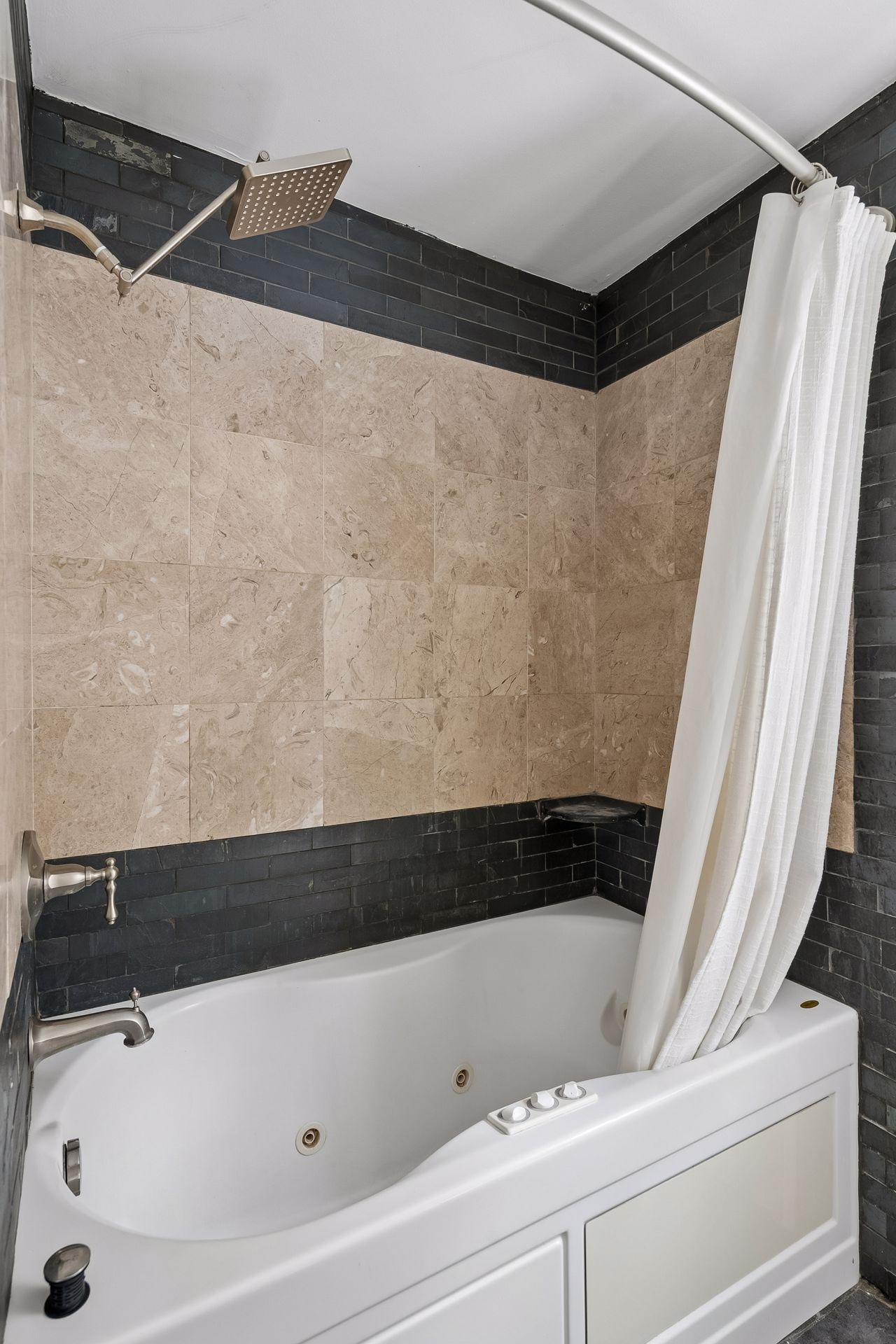 2011 Vincent Avenue N Property Photo 22