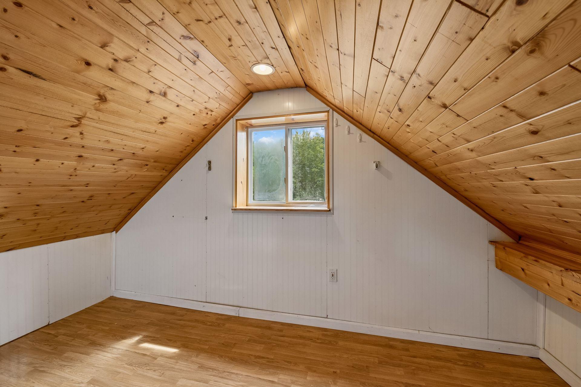 2011 Vincent Avenue N Property Photo 25