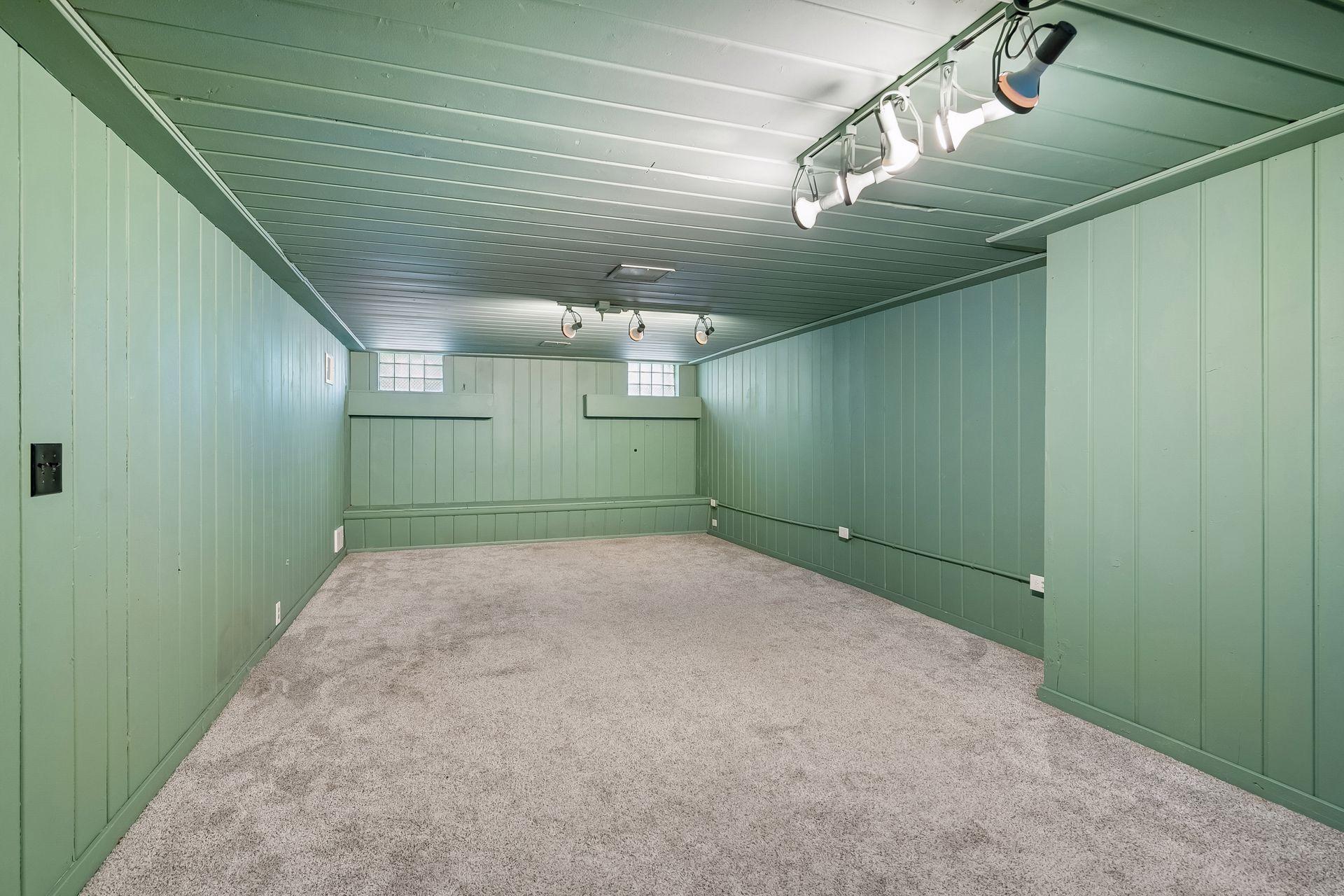 2011 Vincent Avenue N Property Photo 29
