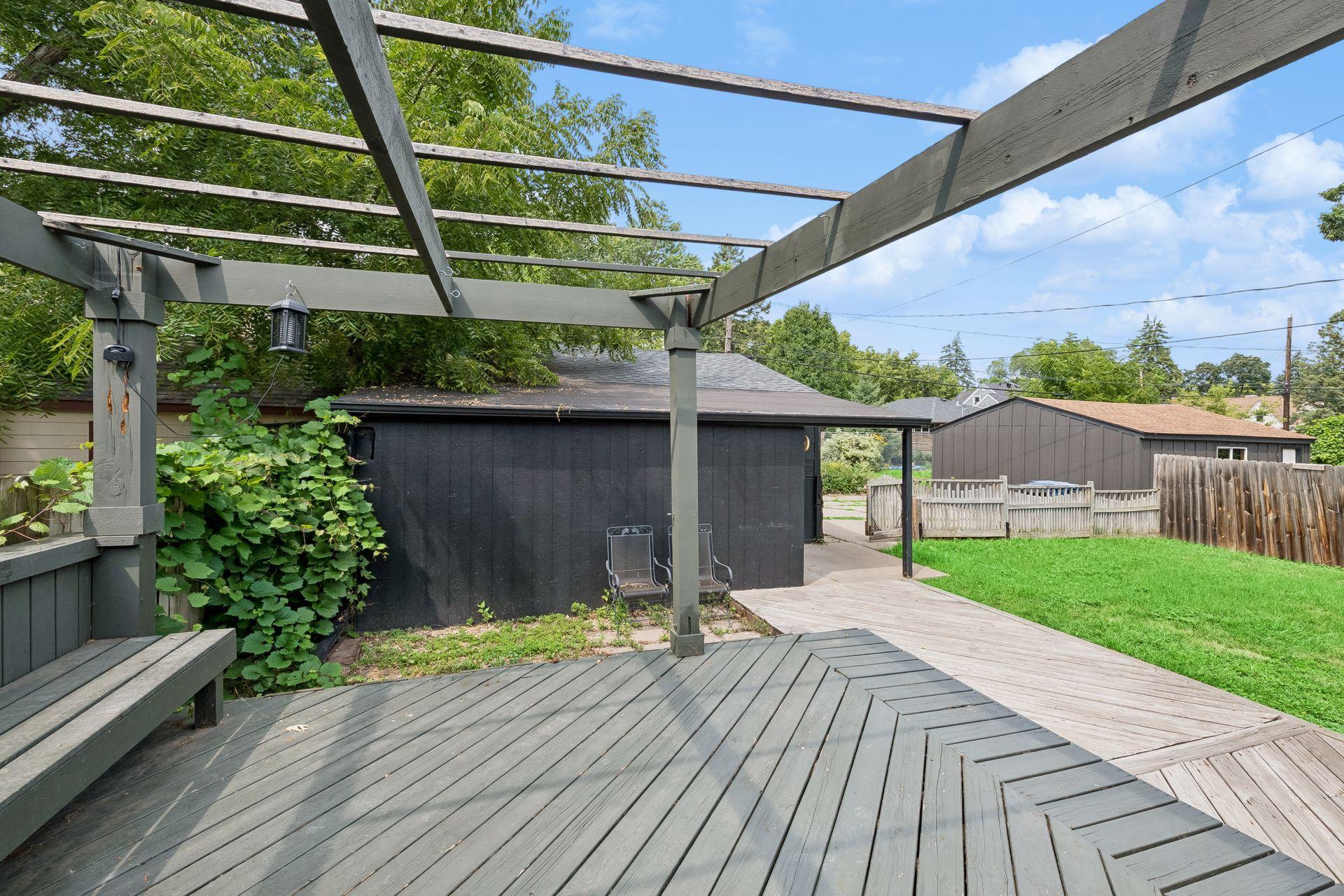 2011 Vincent Avenue N Property Photo 32