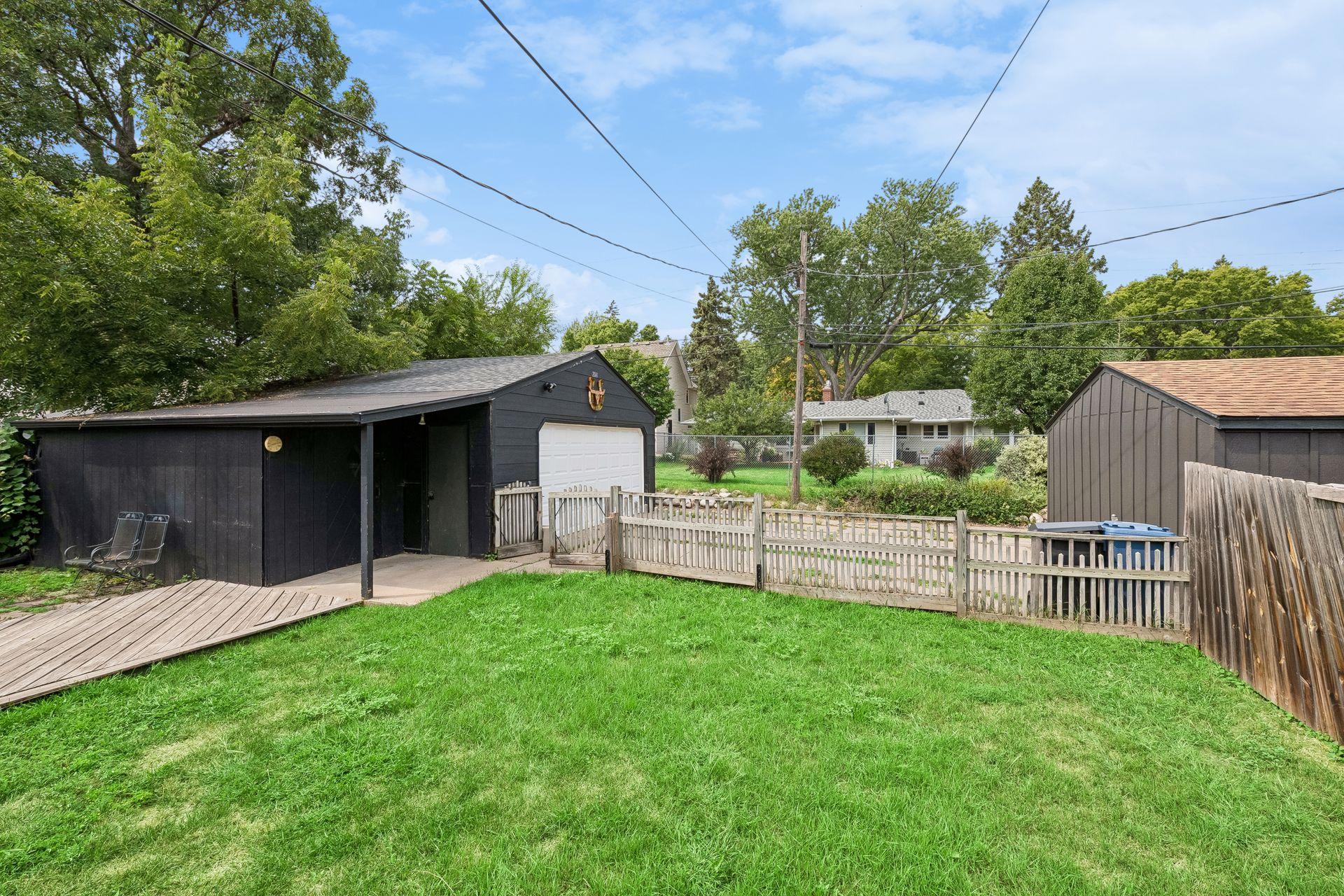 2011 Vincent Avenue N Property Photo 33