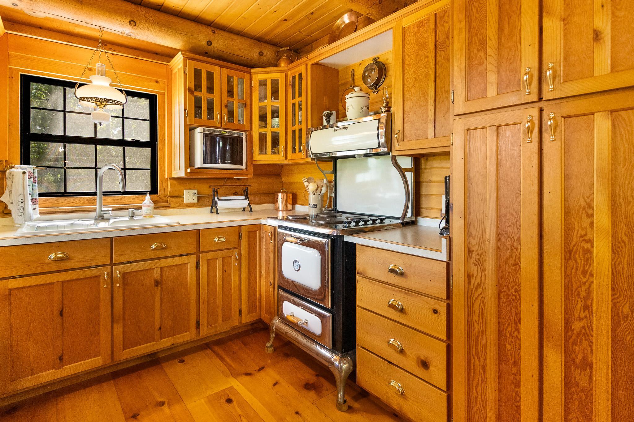 4639 Sand Lake Road Property Photo 10