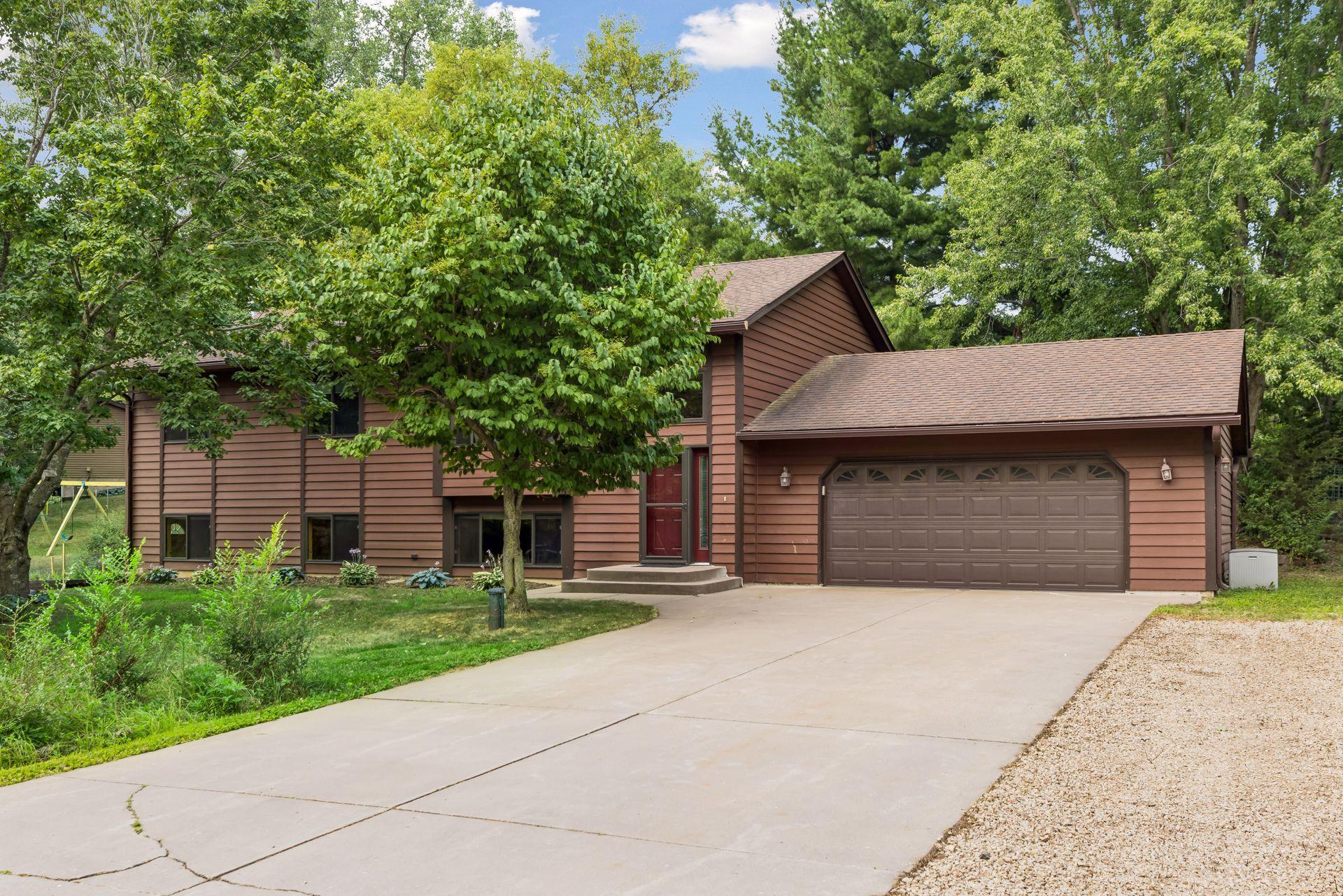 1076 Cottonwood Drive Property Photo 1