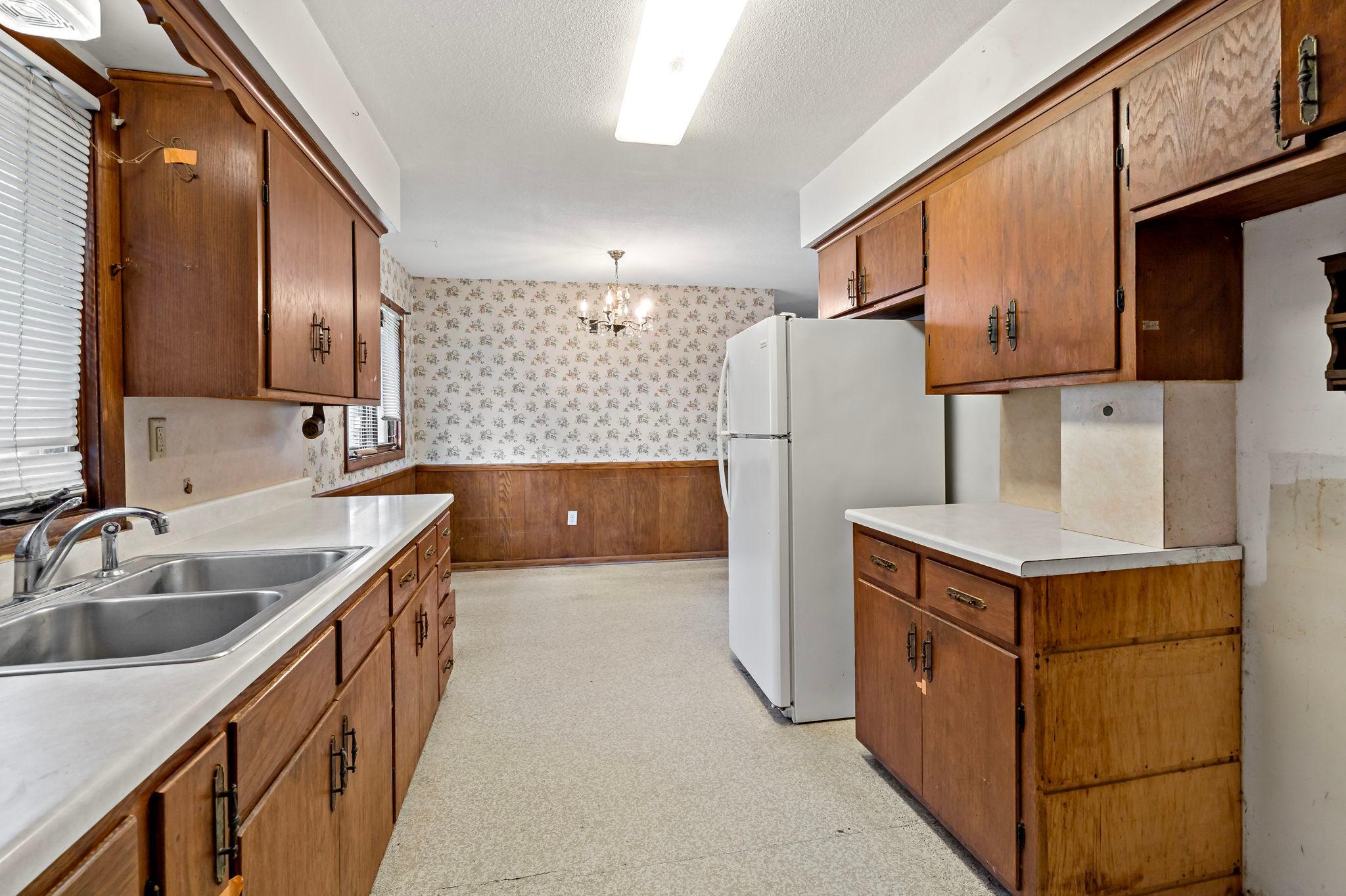 5456 Girard Avenue N Property Photo 6