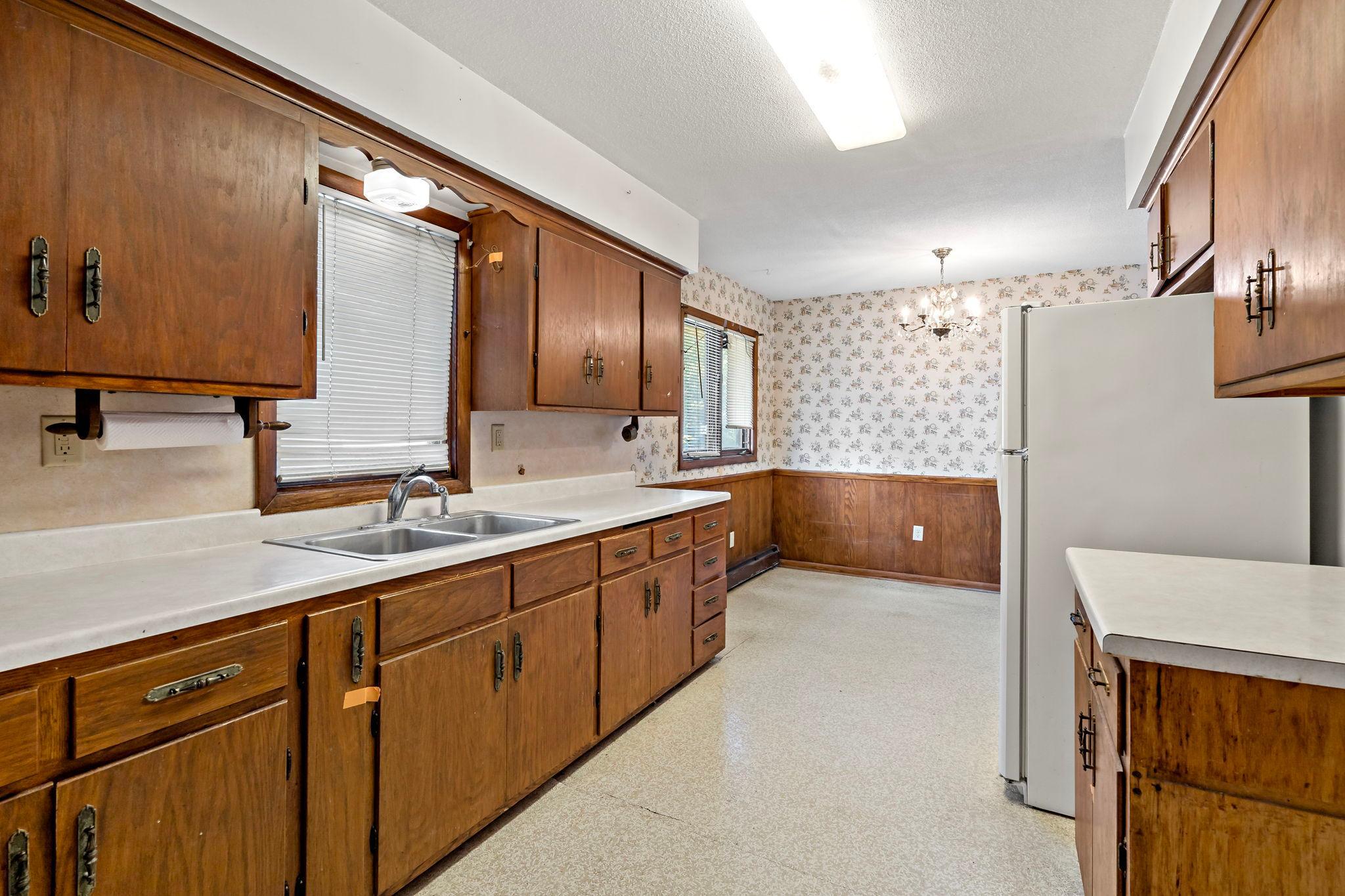 5456 Girard Avenue N Property Photo 7