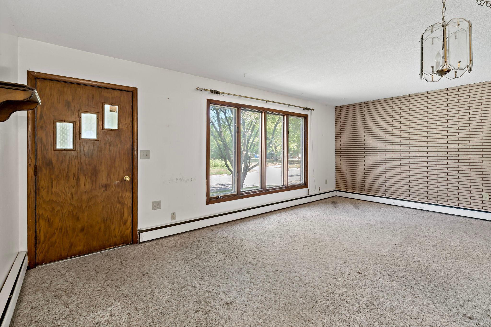 5456 Girard Avenue N Property Photo 10