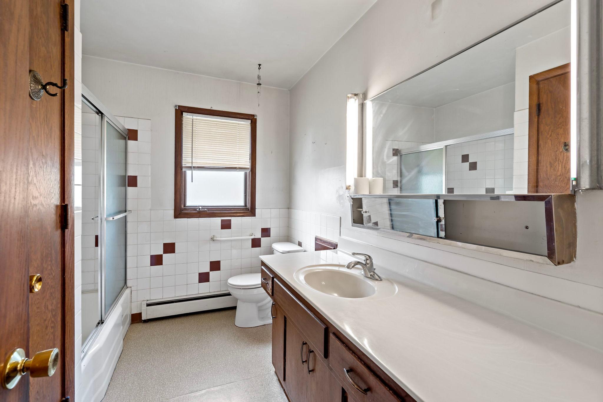 5456 Girard Avenue N Property Photo 14
