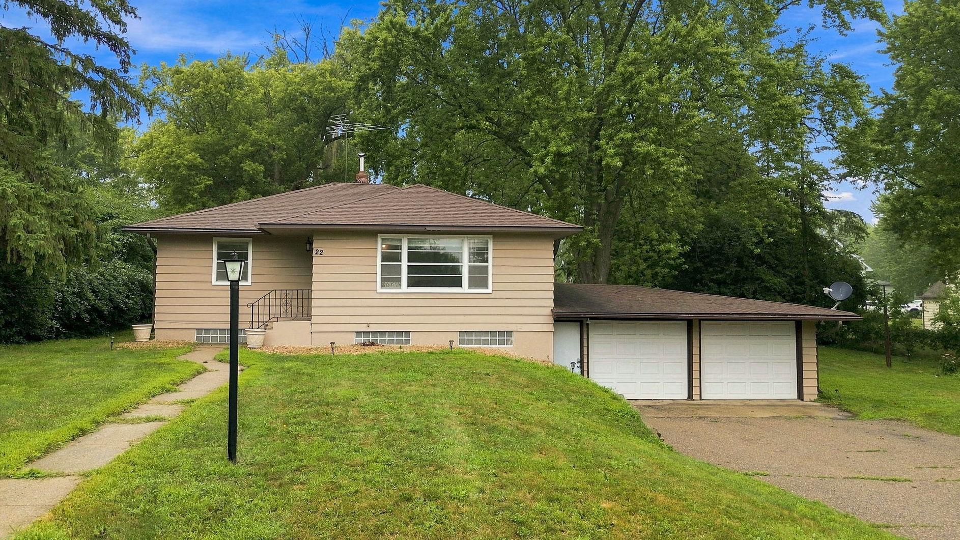 22 Elm Avenue S