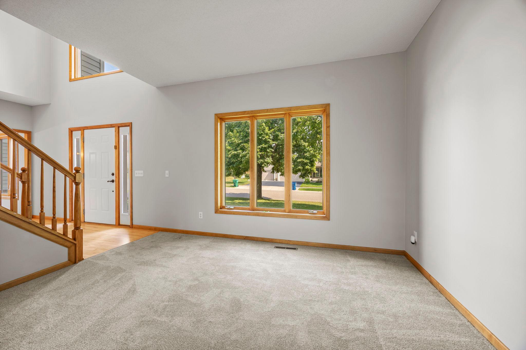 18462 Gladstone Boulevard N Property Photo 7
