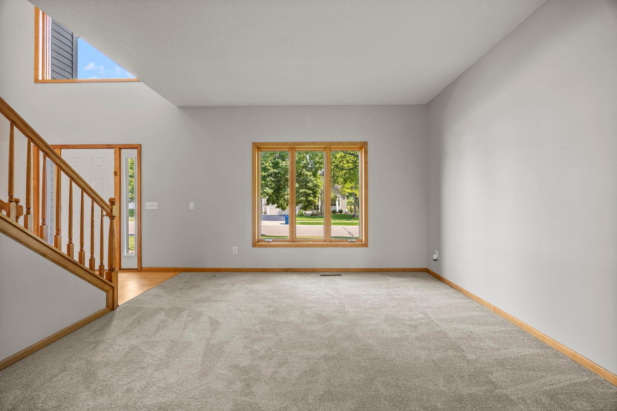 18462 Gladstone Boulevard N Property Photo 9