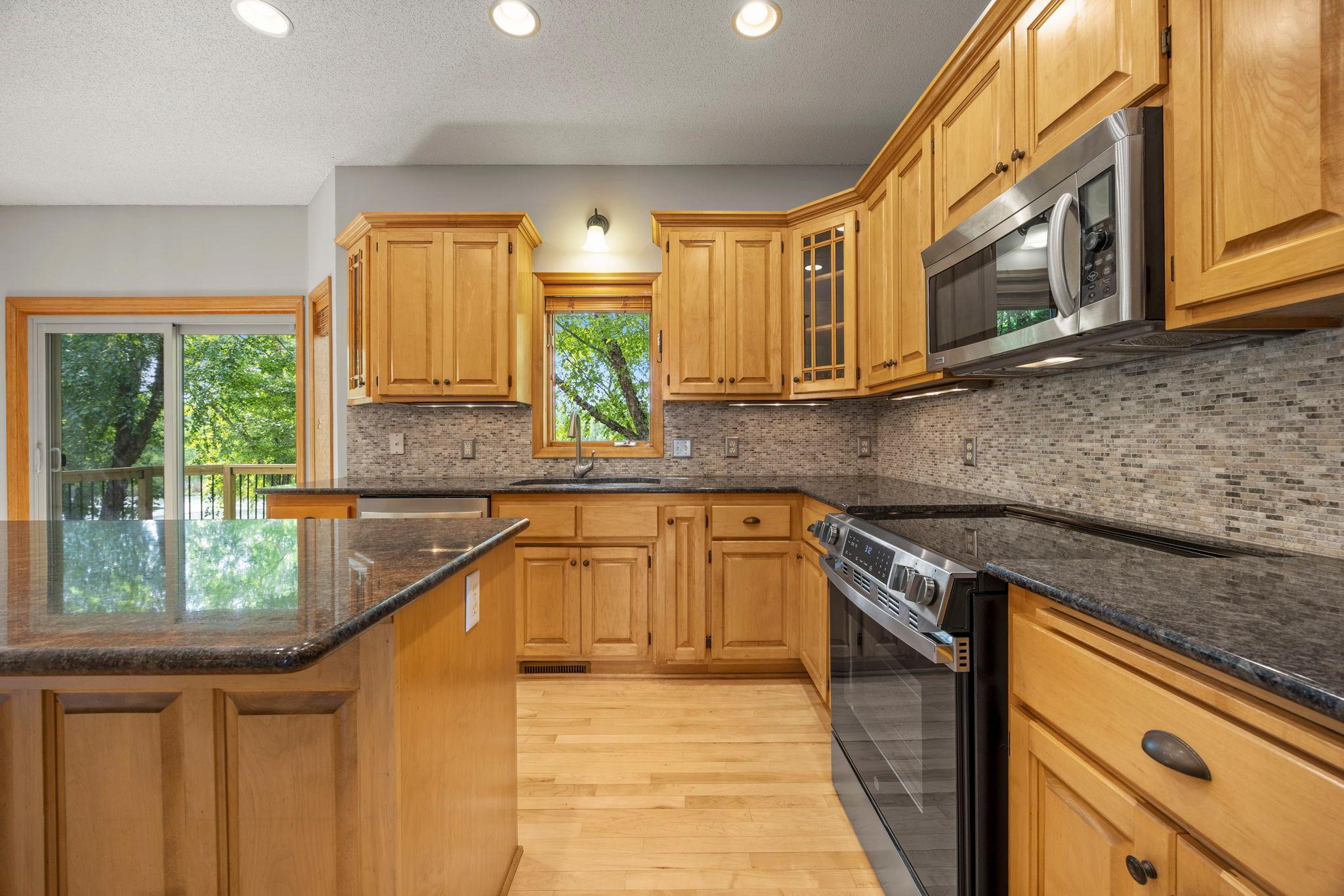 18462 Gladstone Boulevard N Property Photo 20