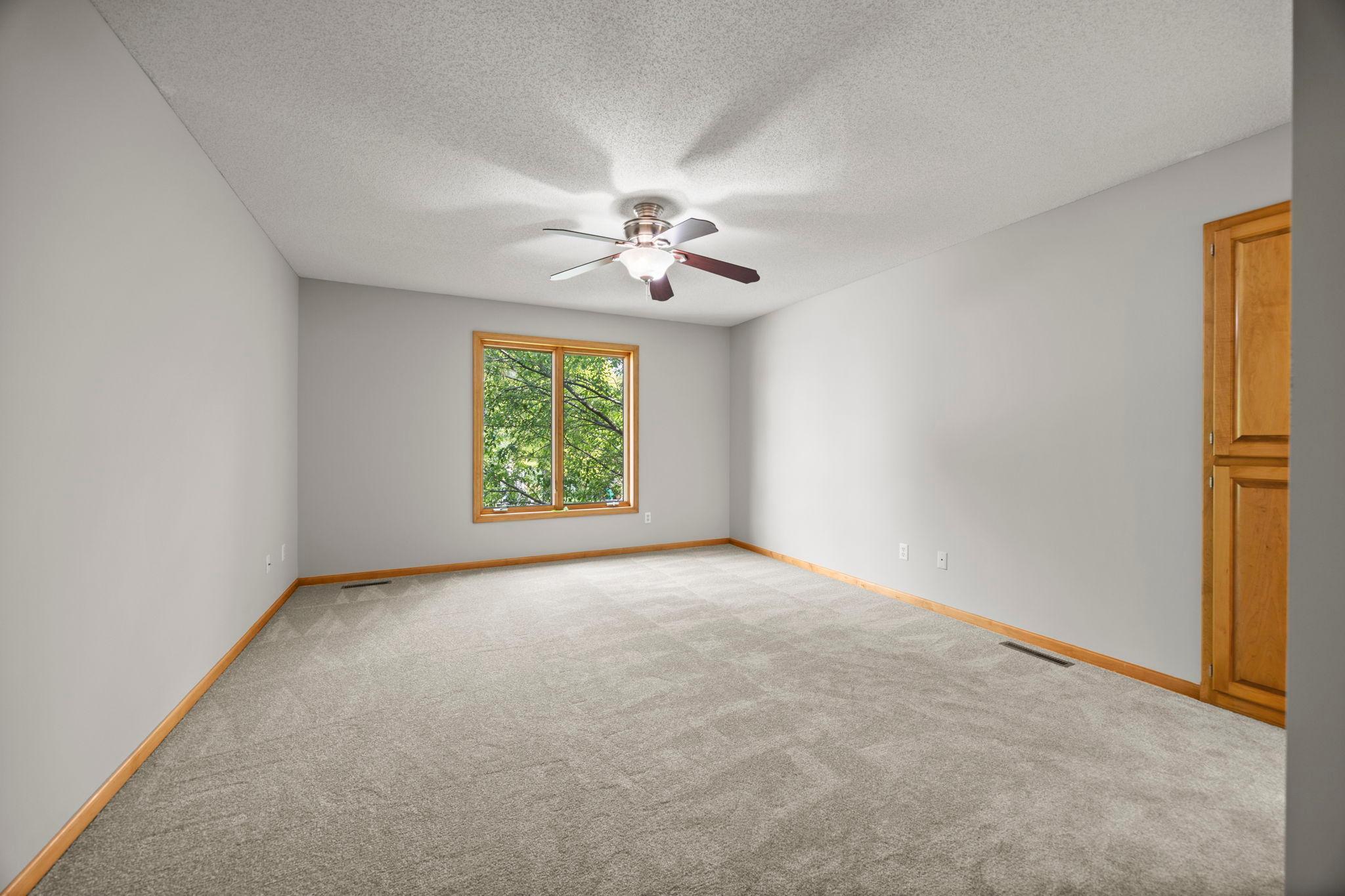 18462 Gladstone Boulevard N Property Photo 28