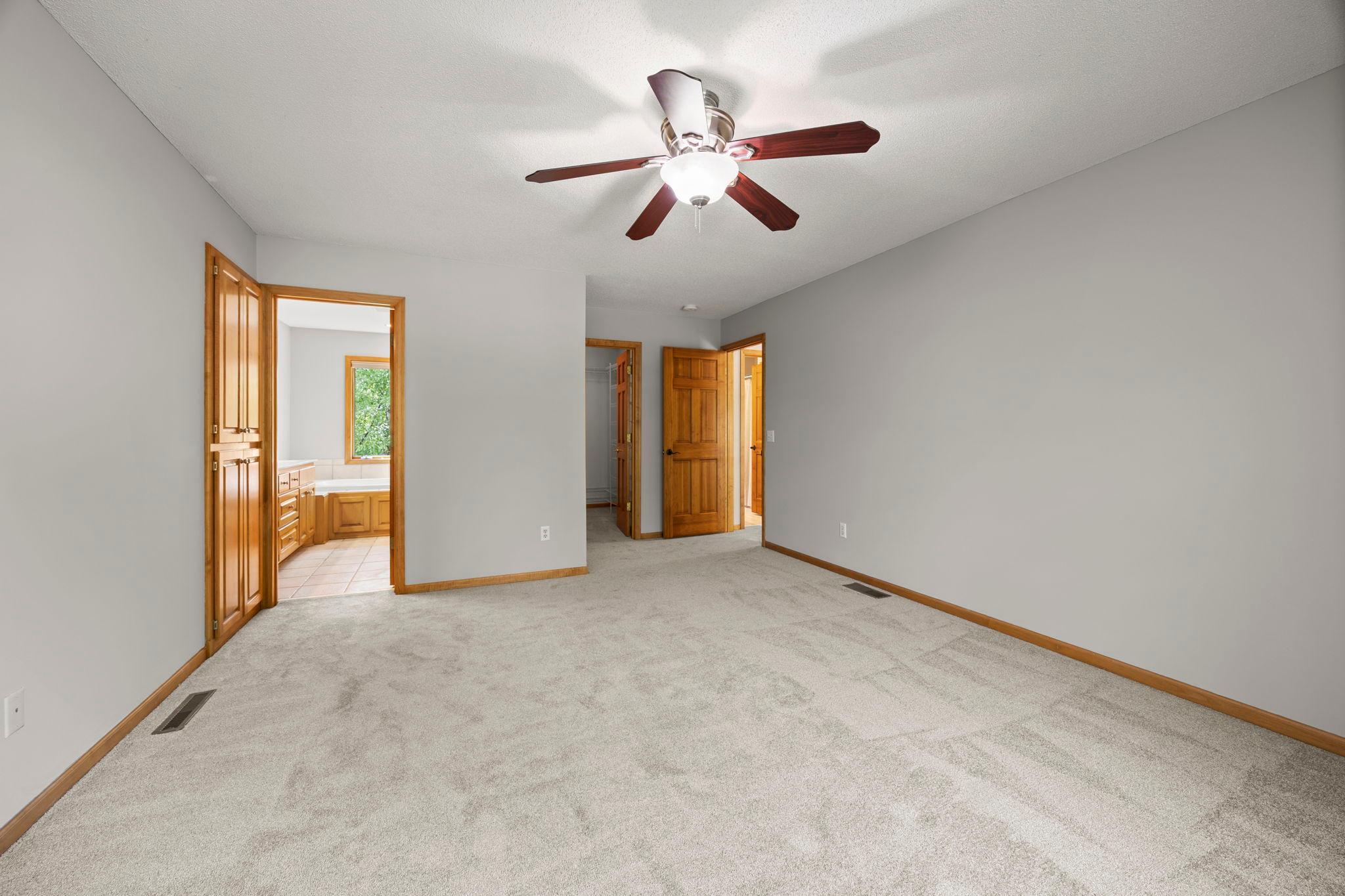 18462 Gladstone Boulevard N Property Photo 29