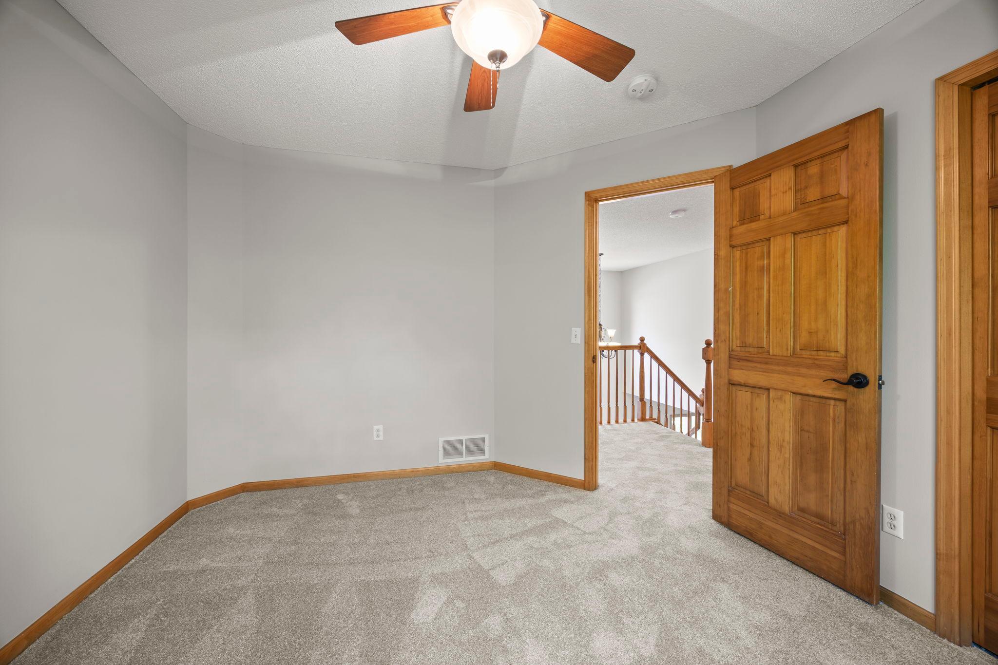 18462 Gladstone Boulevard N Property Photo 32