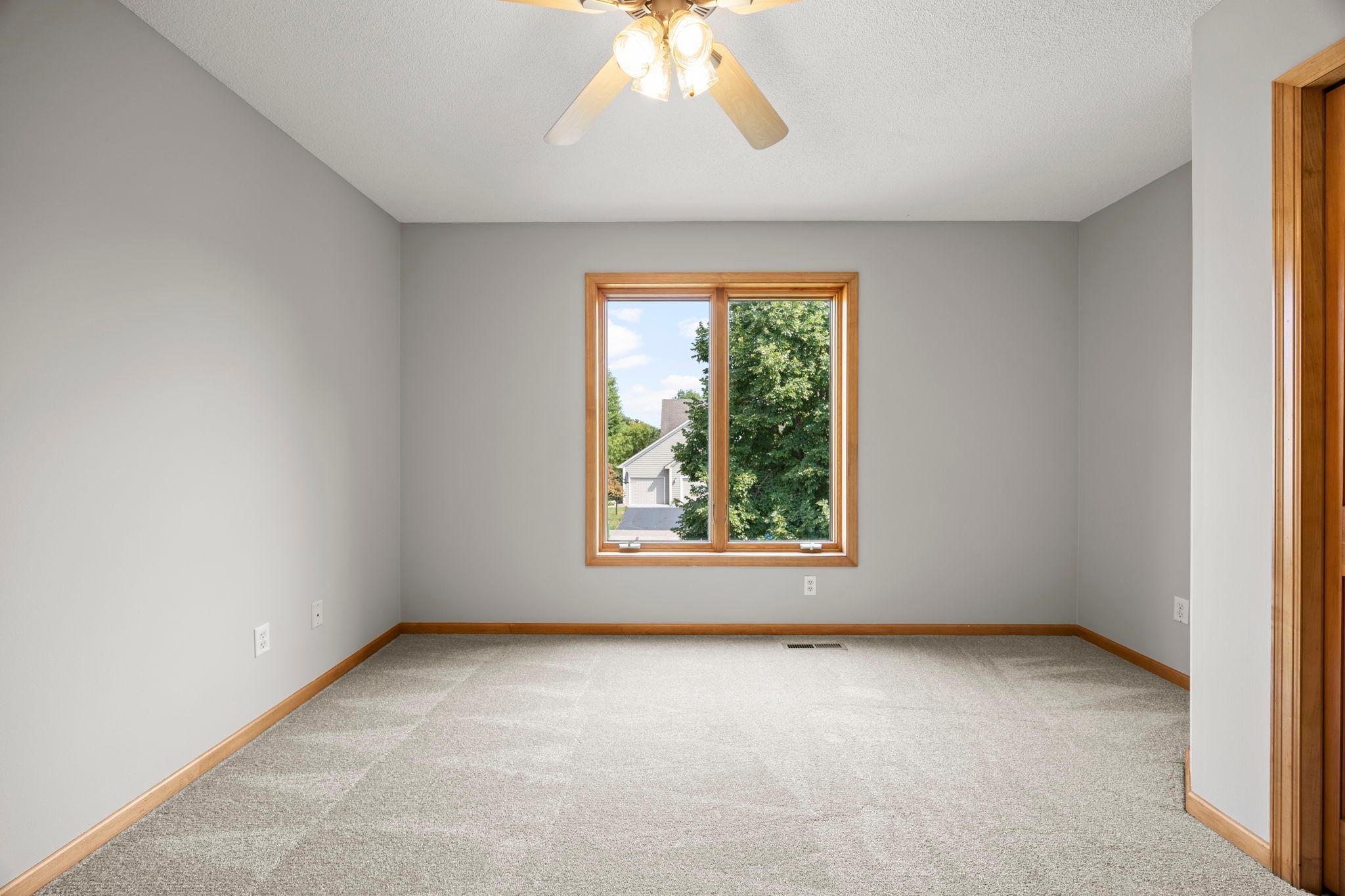 18462 Gladstone Boulevard N Property Photo 34