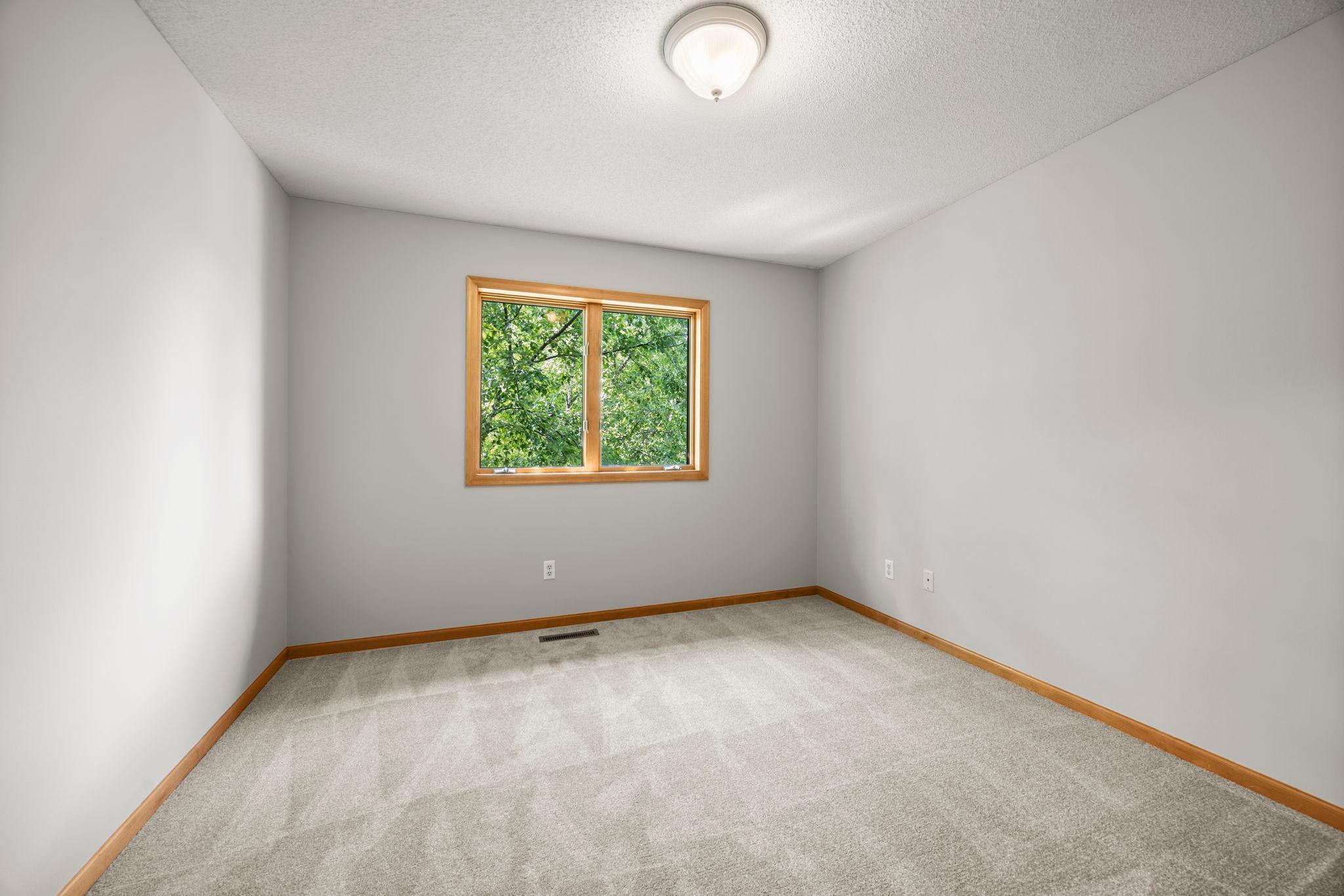 18462 Gladstone Boulevard N Property Photo 38