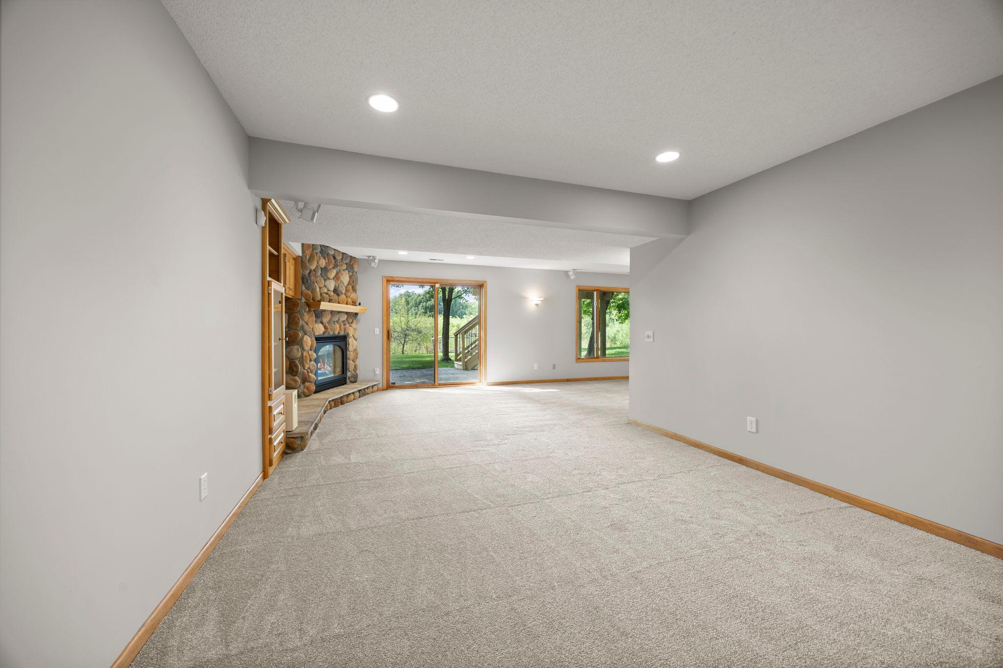 18462 Gladstone Boulevard N Property Photo 40