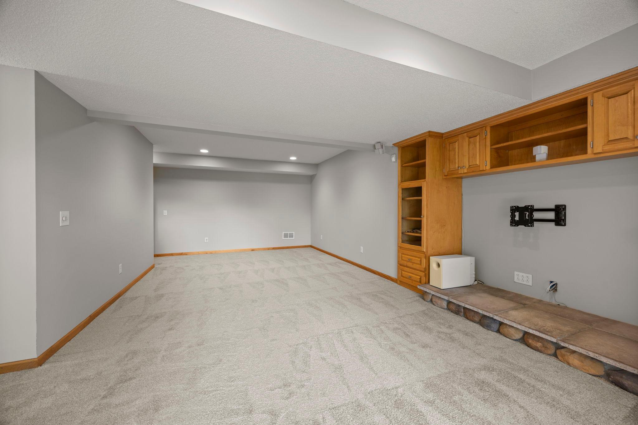 18462 Gladstone Boulevard N Property Photo 42