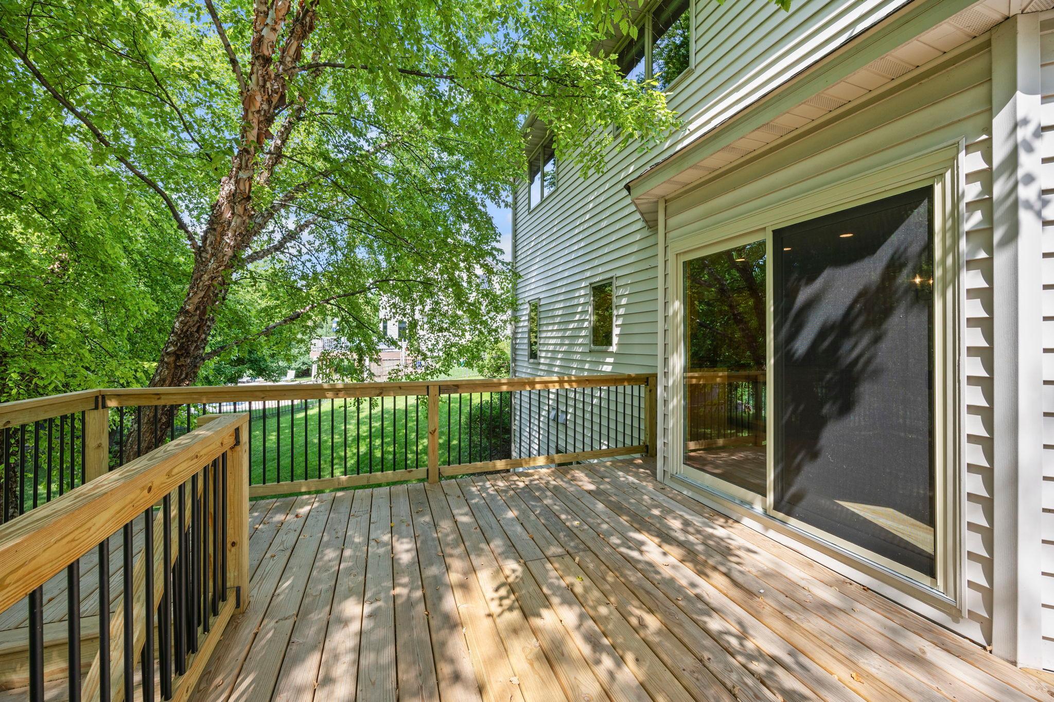18462 Gladstone Boulevard N Property Photo 53