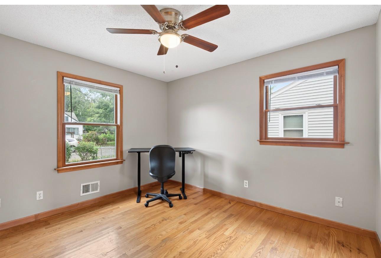 4900 Thomas Avenue N Property Photo 3