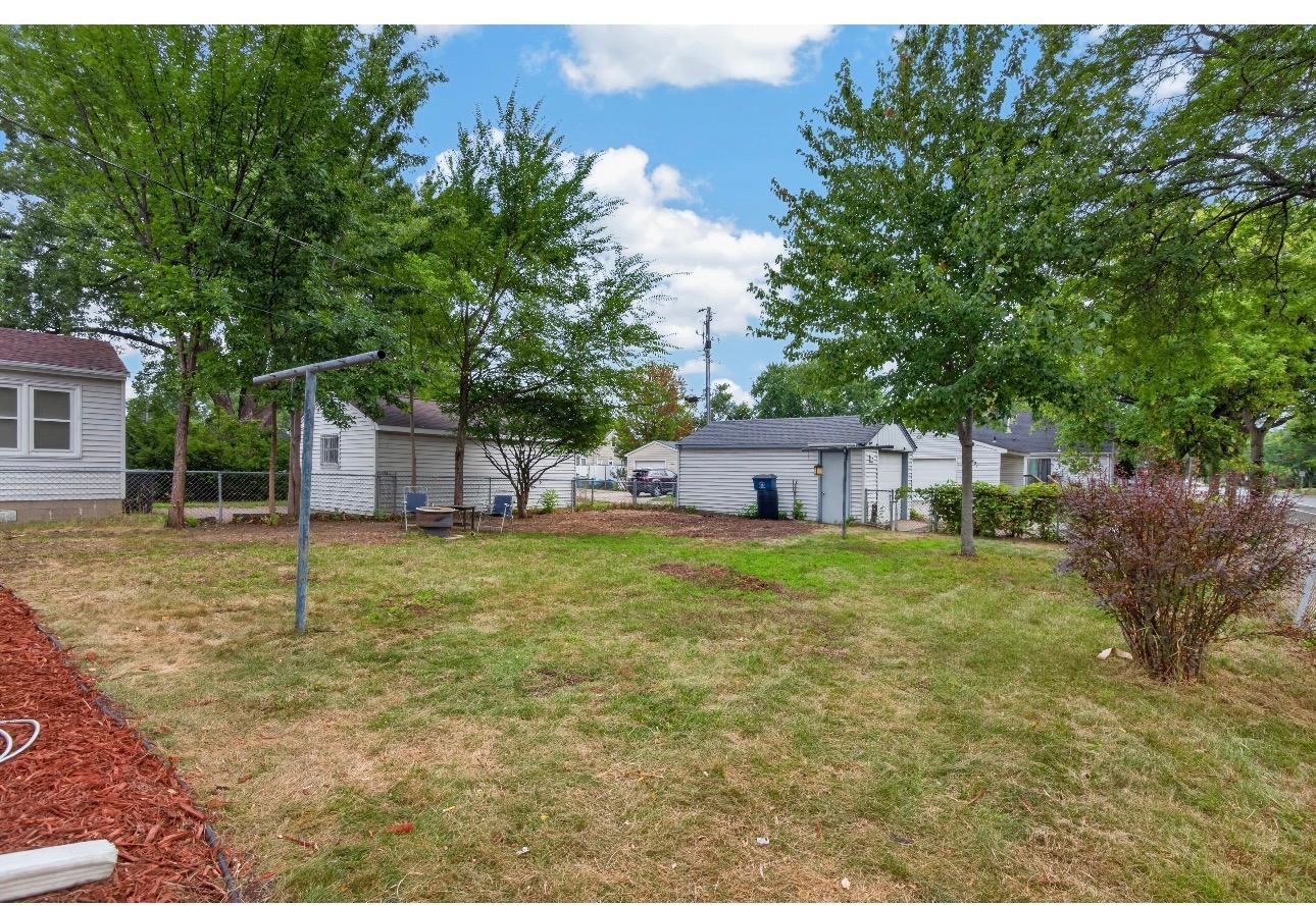 4900 Thomas Avenue N Property Photo 9