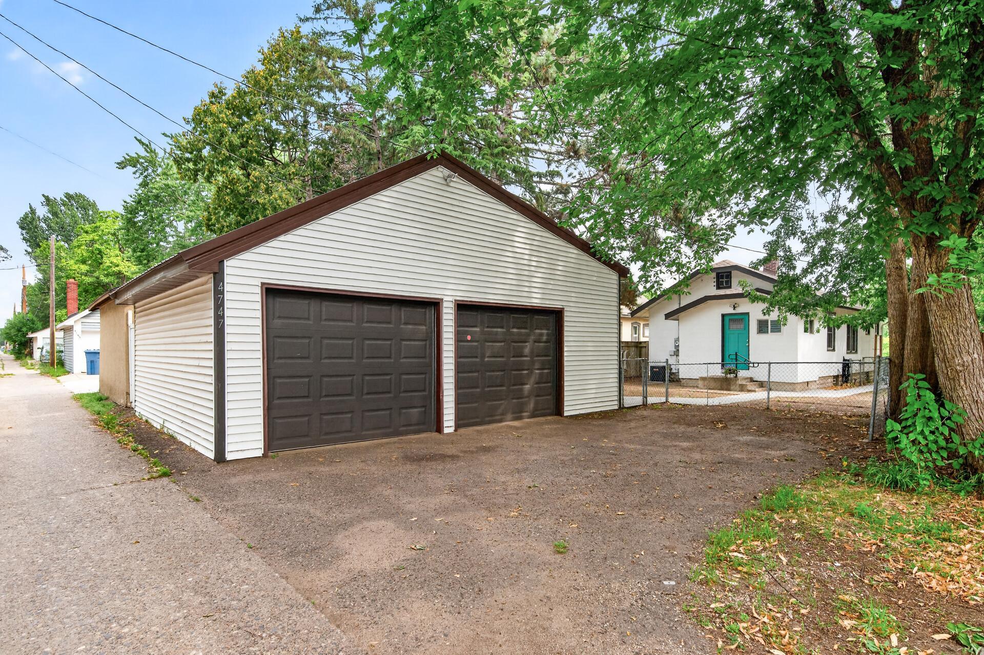 4747 Camden Avenue N Property Photo 23