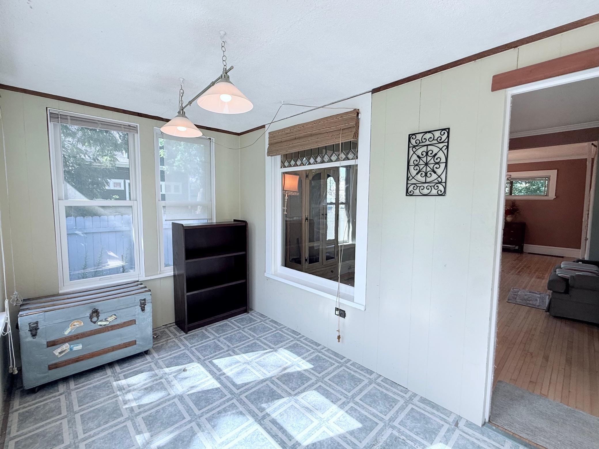 3343 Girard Avenue N Property Photo 6