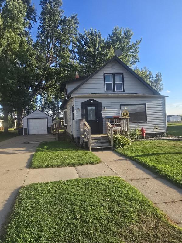 213 3rd Street W Property Photo 1
