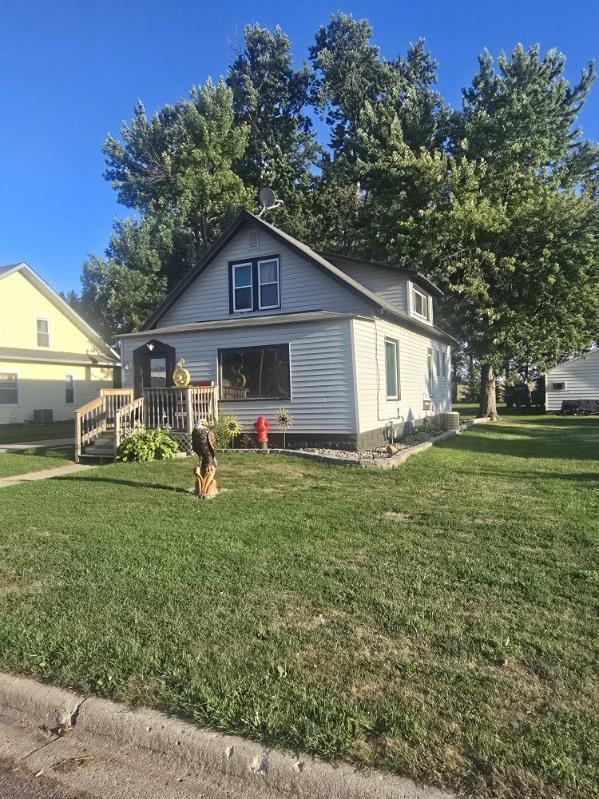 213 3rd Street W Property Photo 3