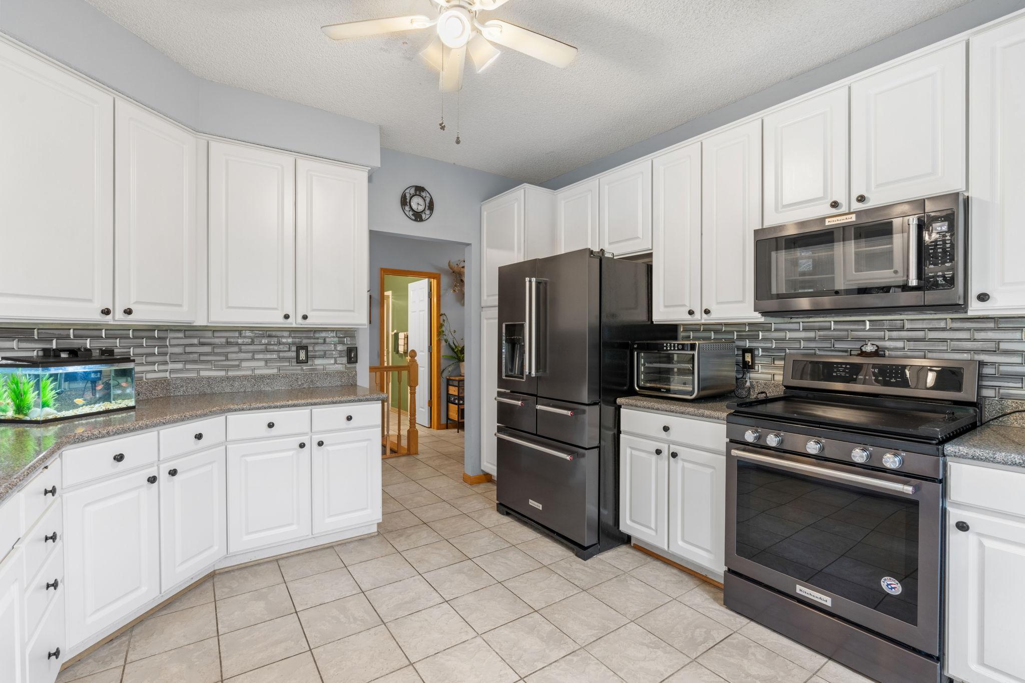 15135 Crestview Circle Property Photo 6