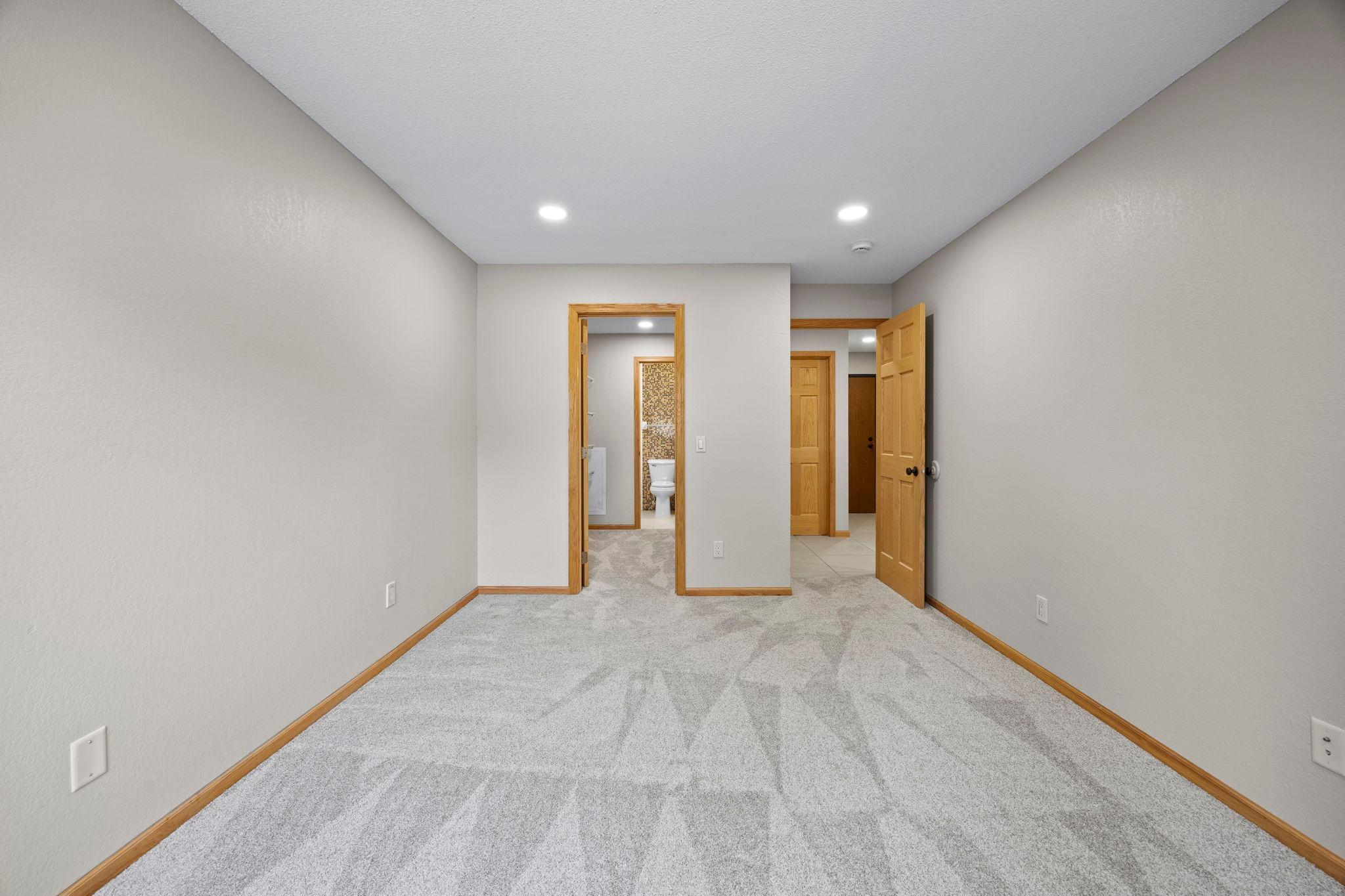 3420 Golfview Drive 123 Property Photo 25