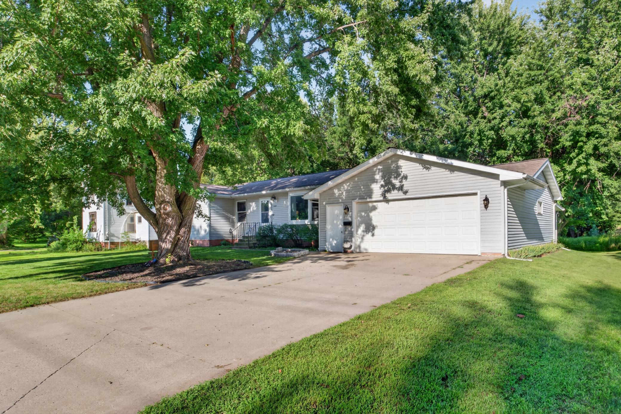 618 1st Street N Property Photo 2
