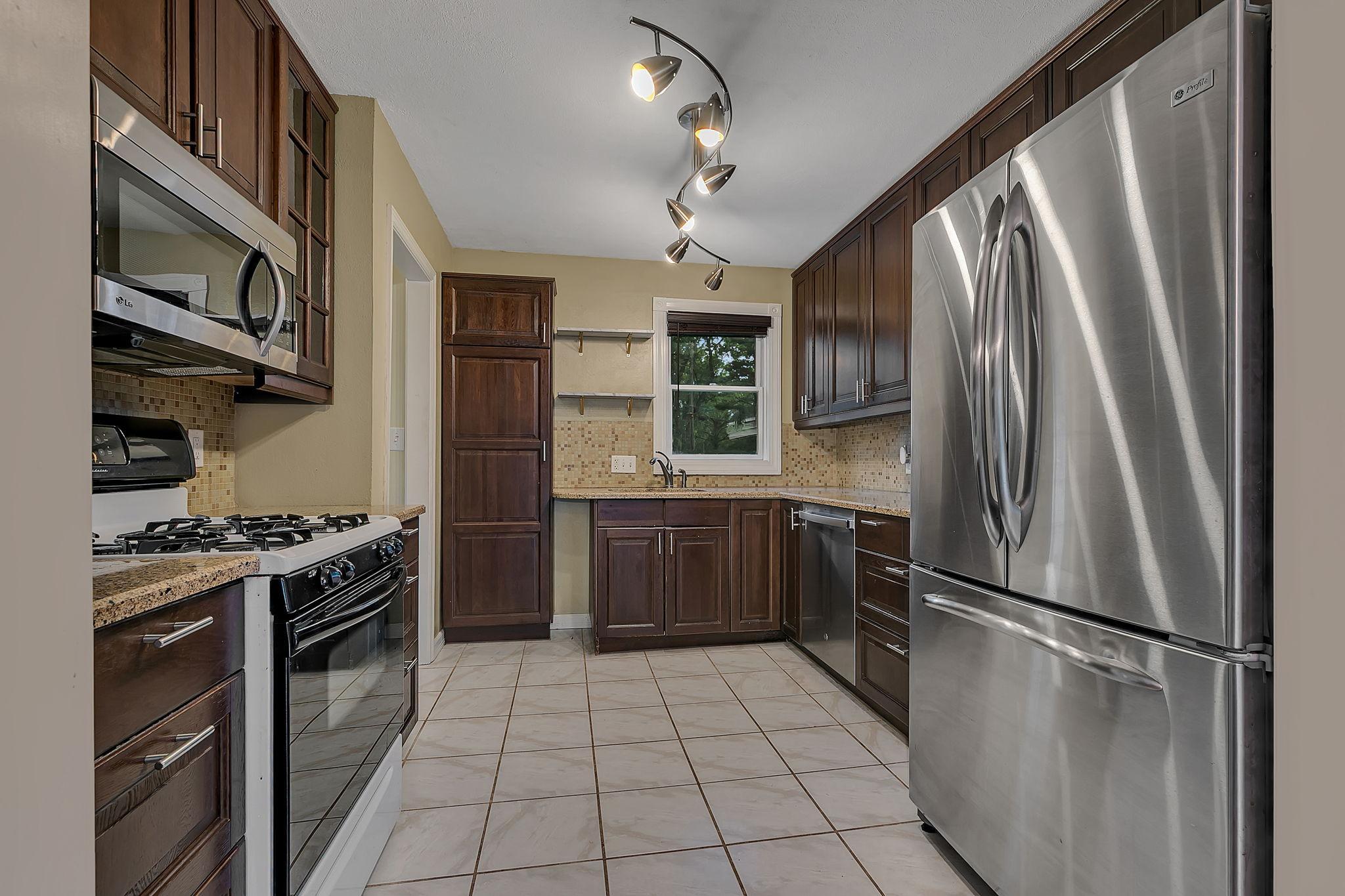 10206 Lakeview Drive W Property Photo 6