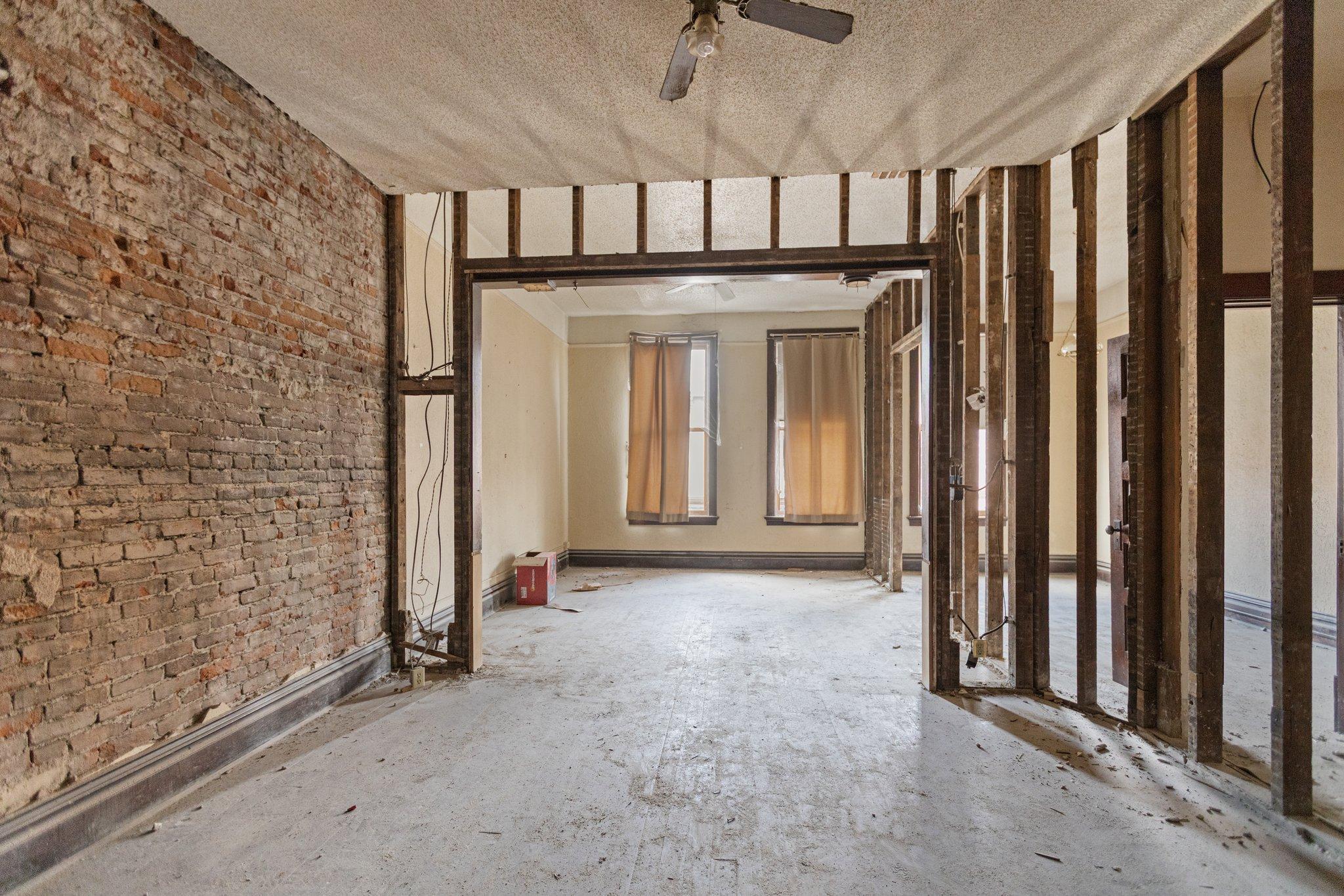313 Central Avenue N Property Photo 17