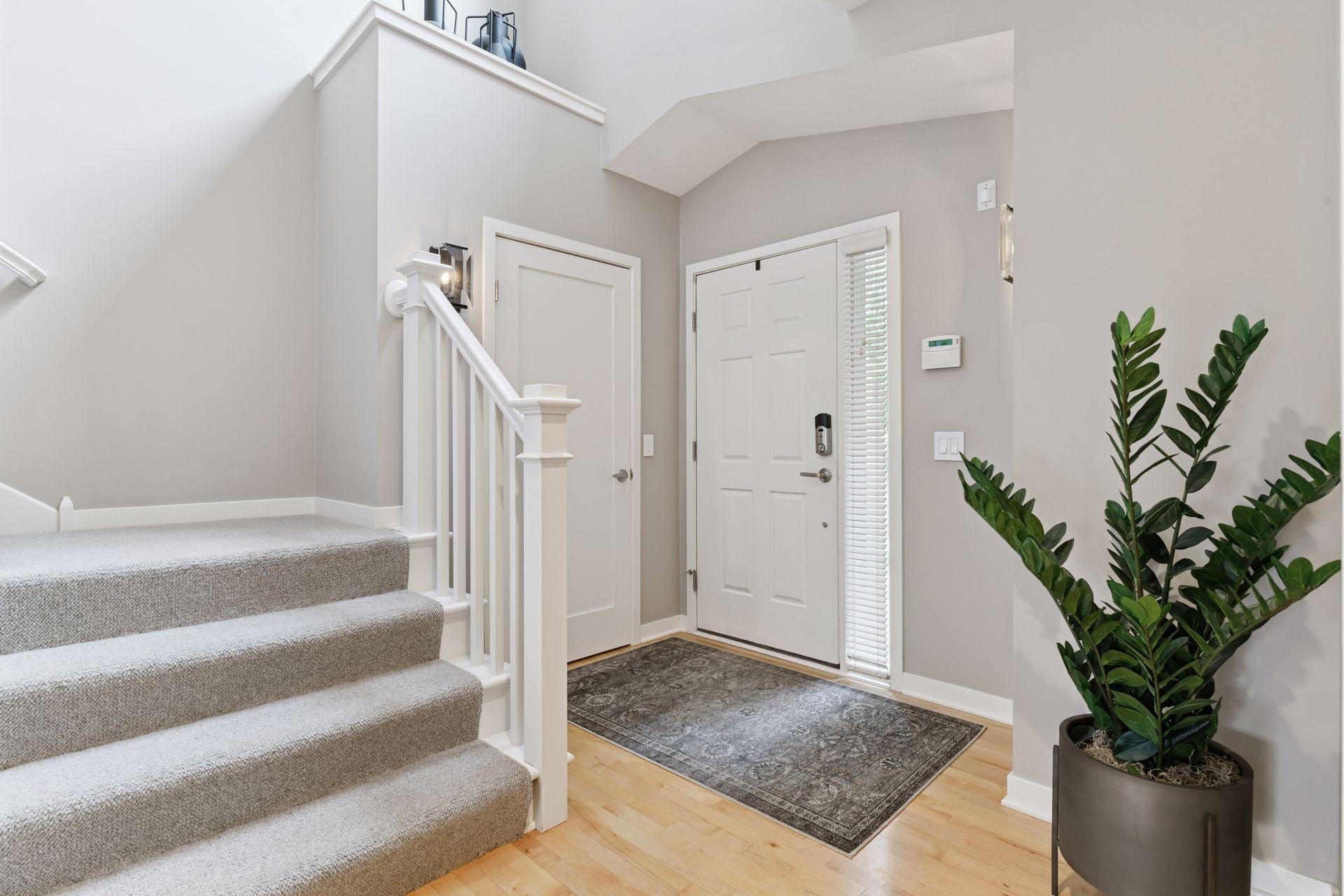 421 Willoughby Way W Property Photo 4