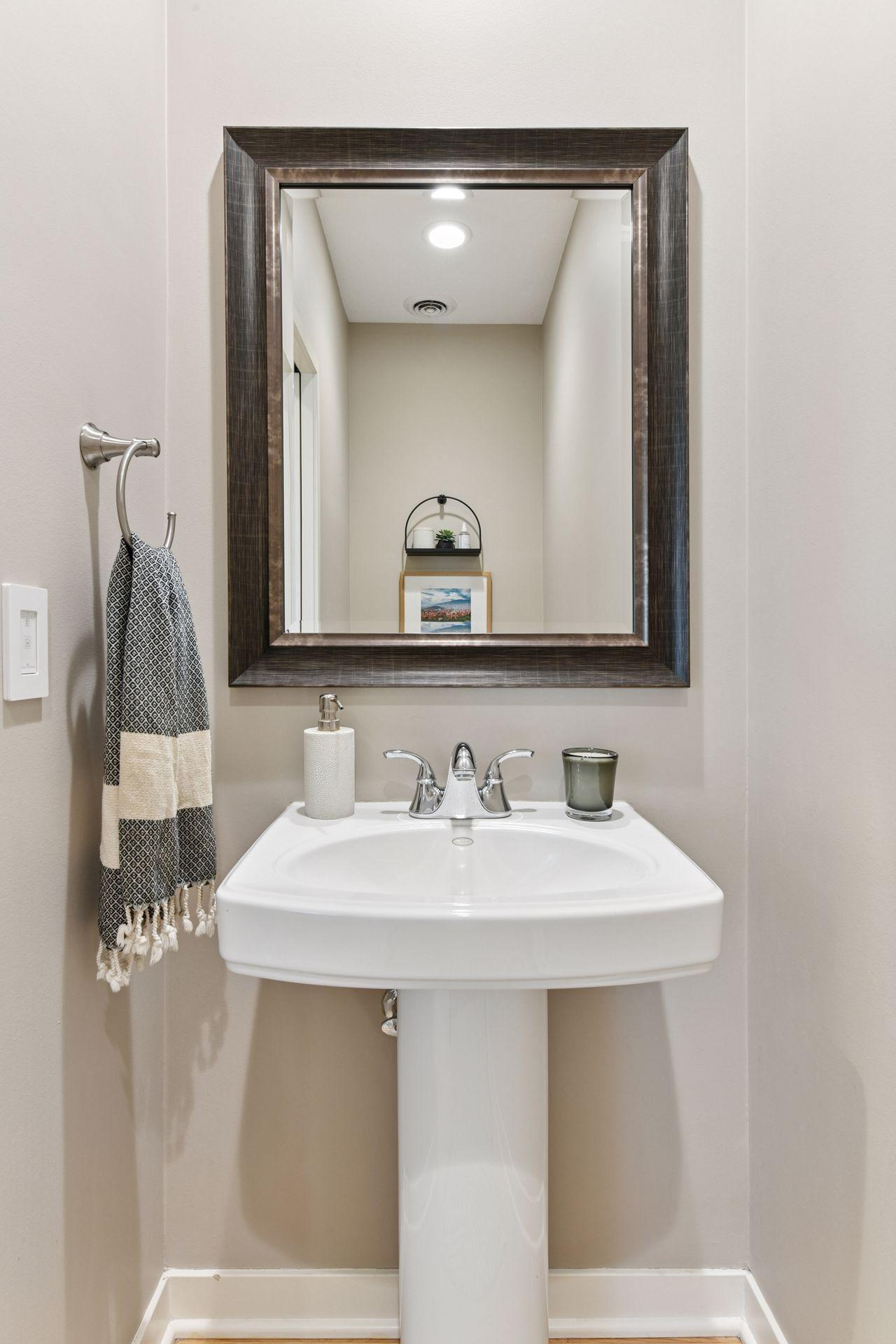 421 Willoughby Way W Property Photo 23