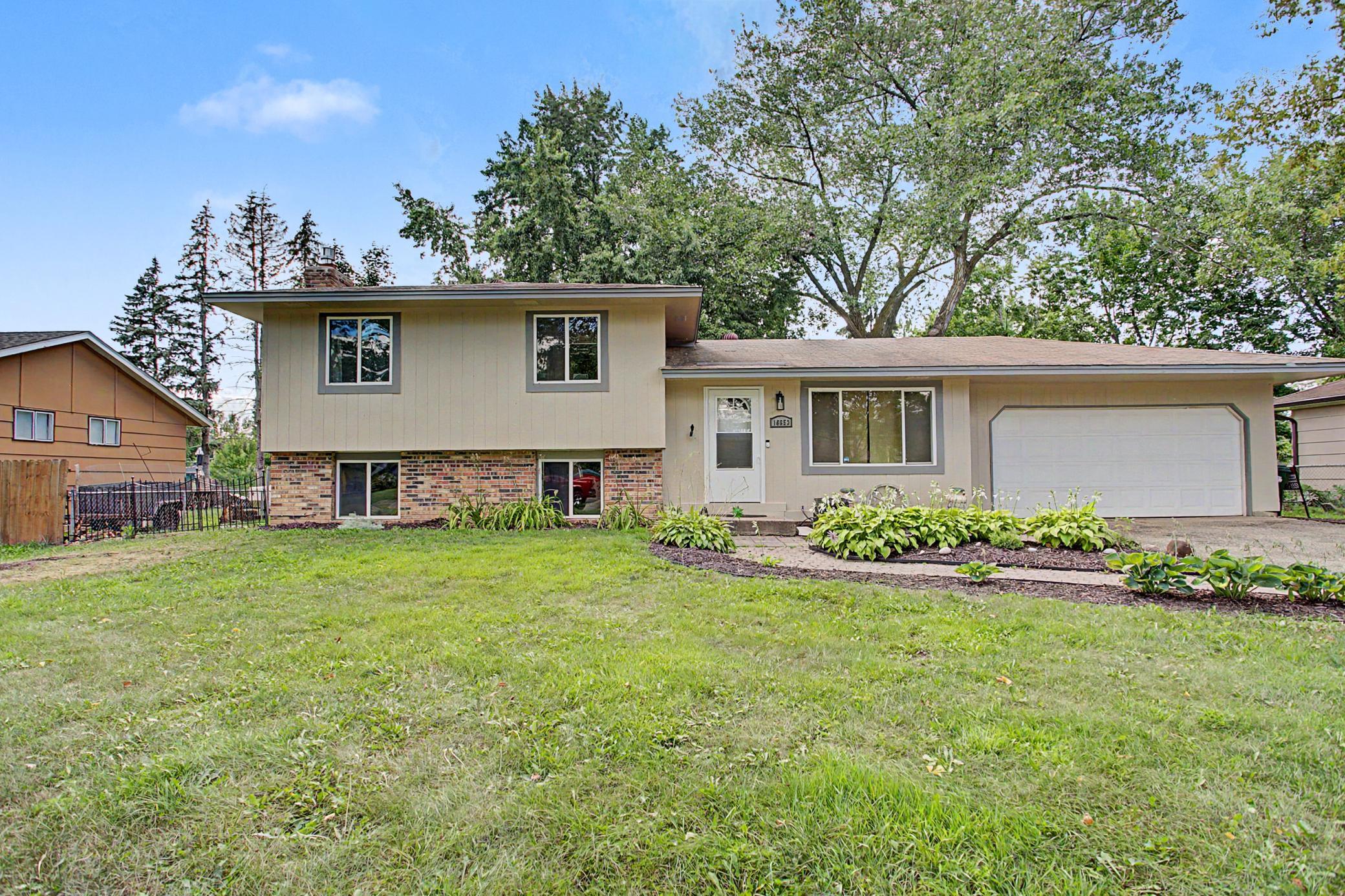 16653 Foliage Avenue W Property Photo 3