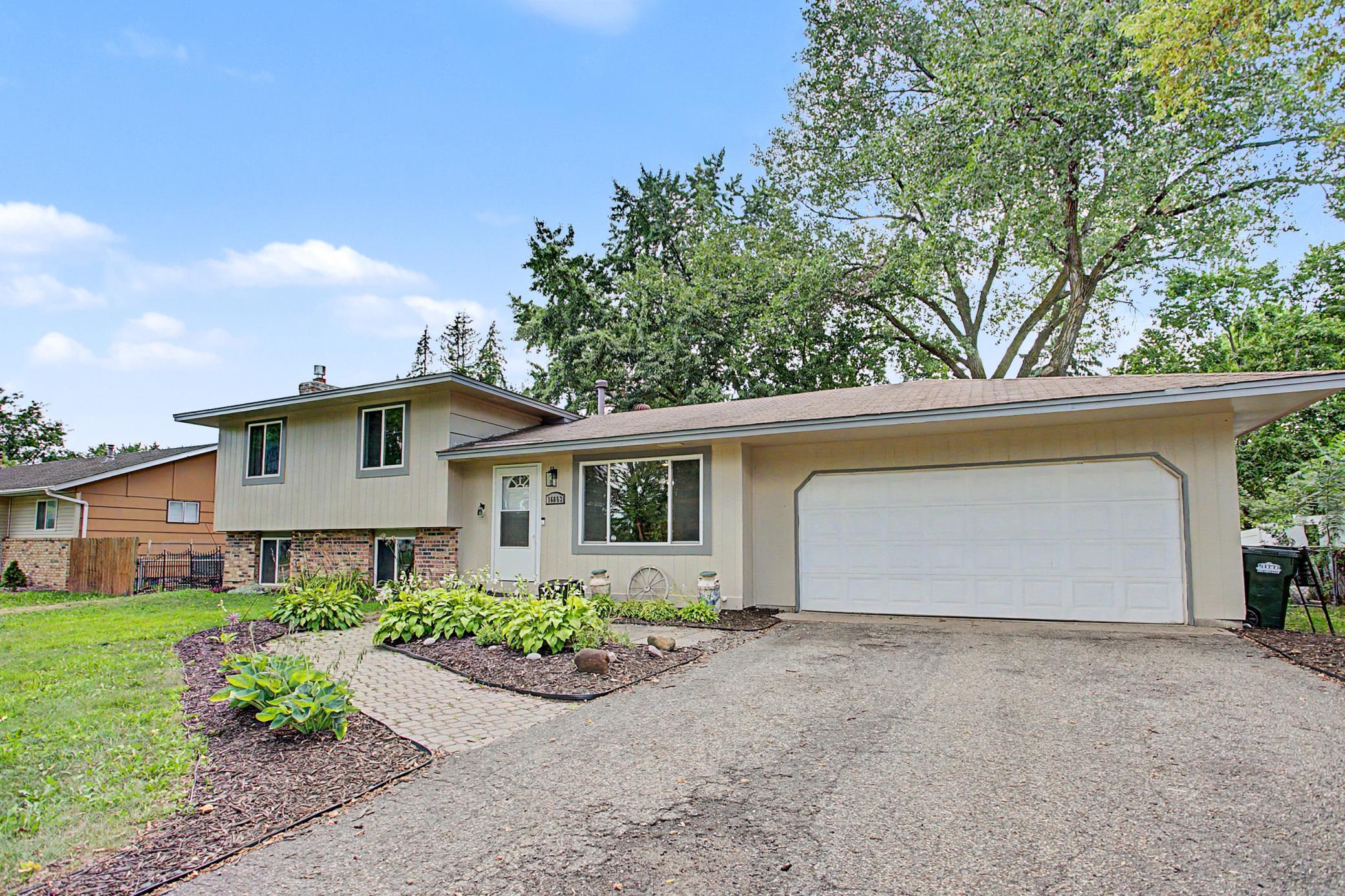 16653 Foliage Avenue W Property Photo 5