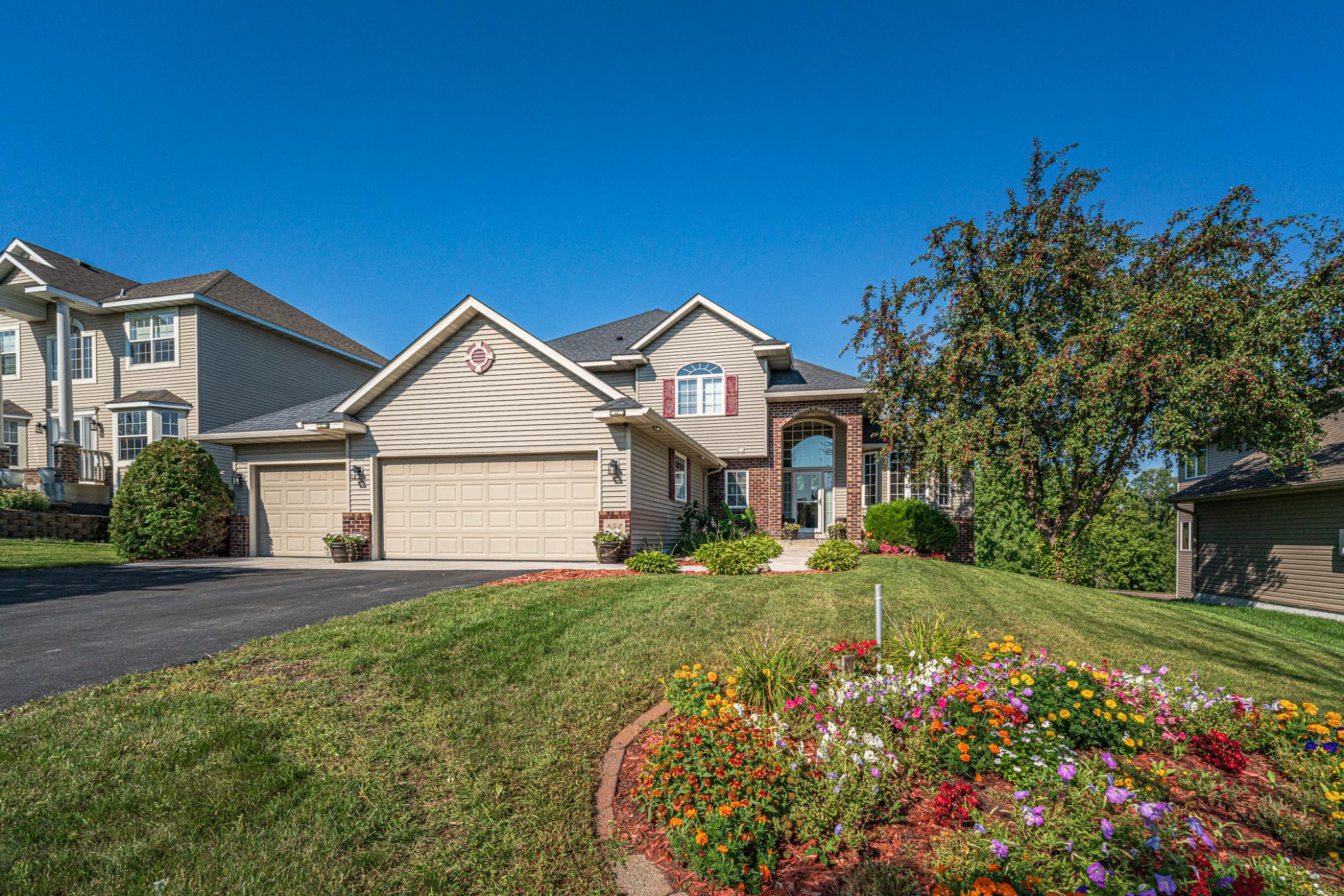 852 Bridle Creek Drive Property Photo 4