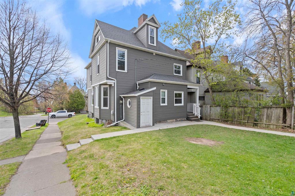 1931 E Superior Street Property Photo 2