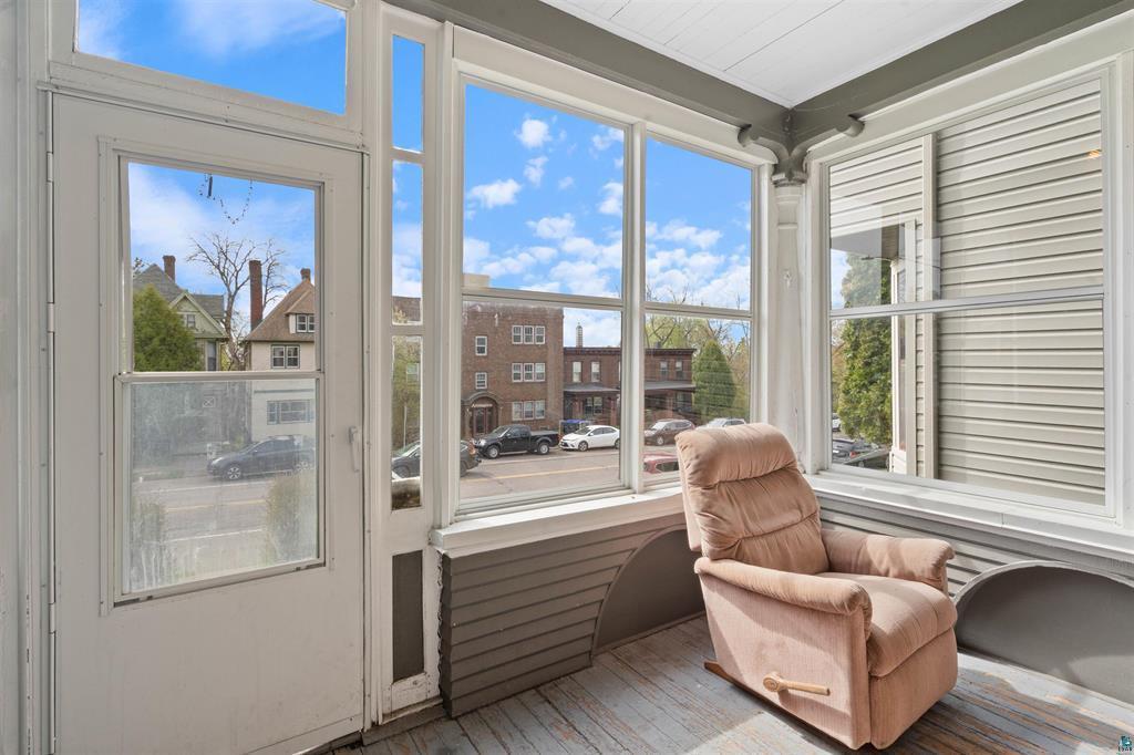 1931 E Superior Street Property Photo 6