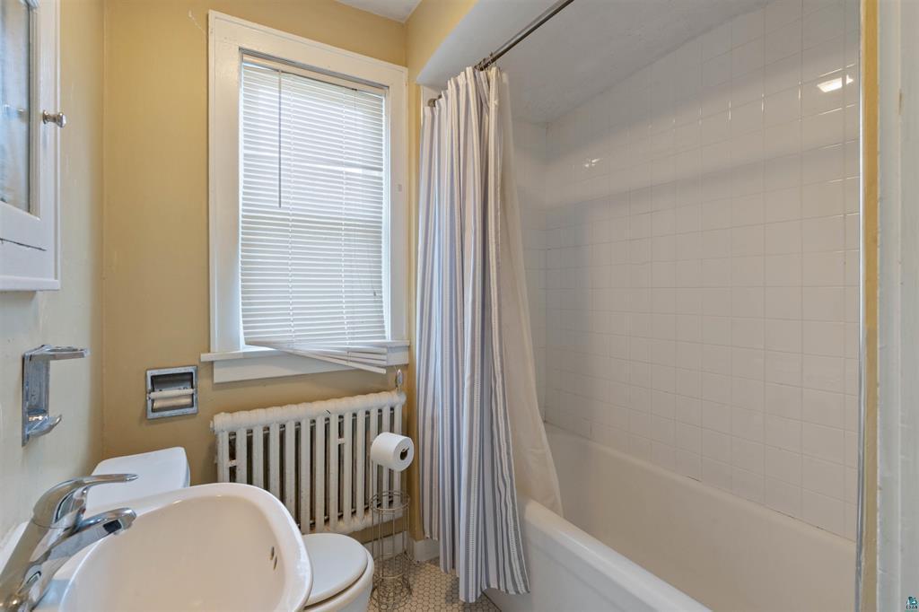 1931 E Superior Street Property Photo 8