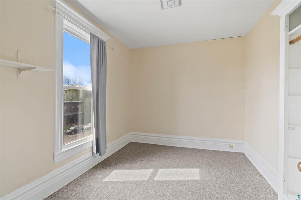 1931 E Superior Street Property Photo 11
