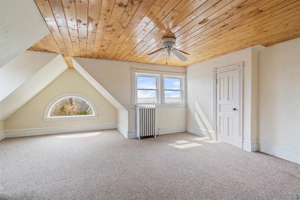 1931 E Superior Street Property Photo 15