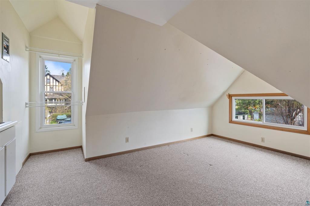 1931 E Superior Street Property Photo 17