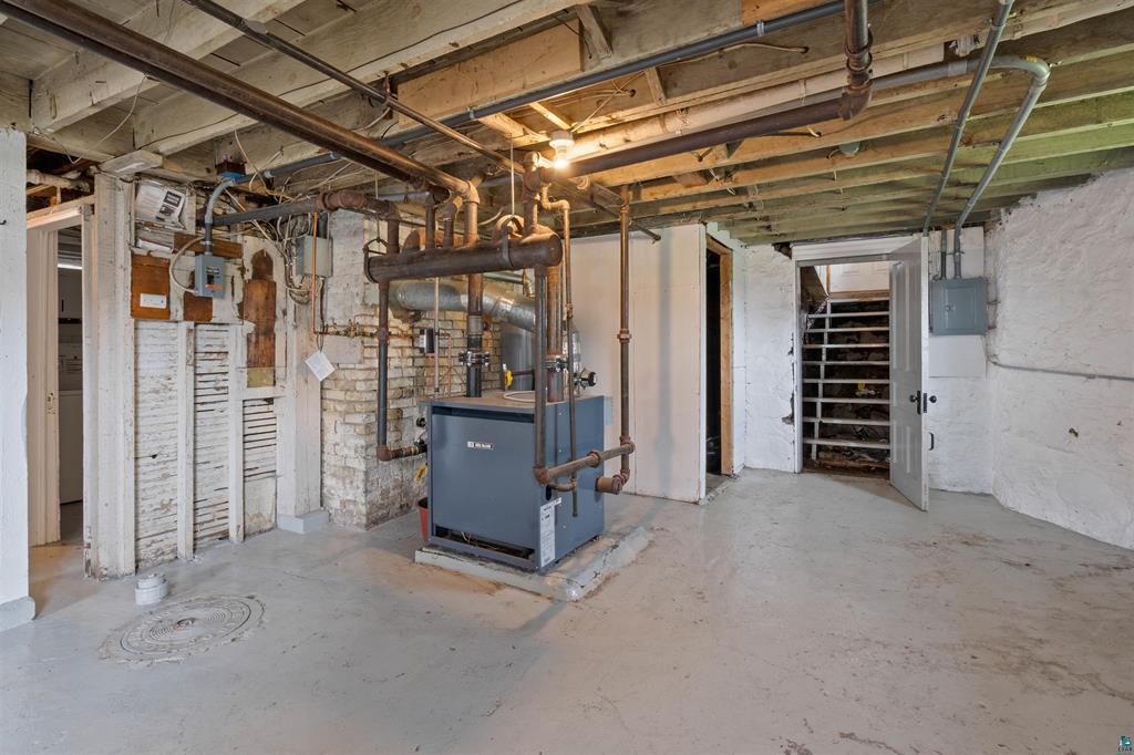 1931 E Superior Street Property Photo 20