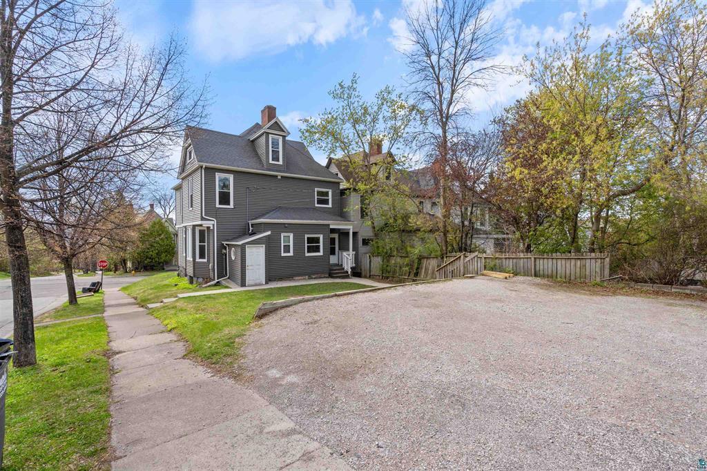 1931 E Superior Street Property Photo 22