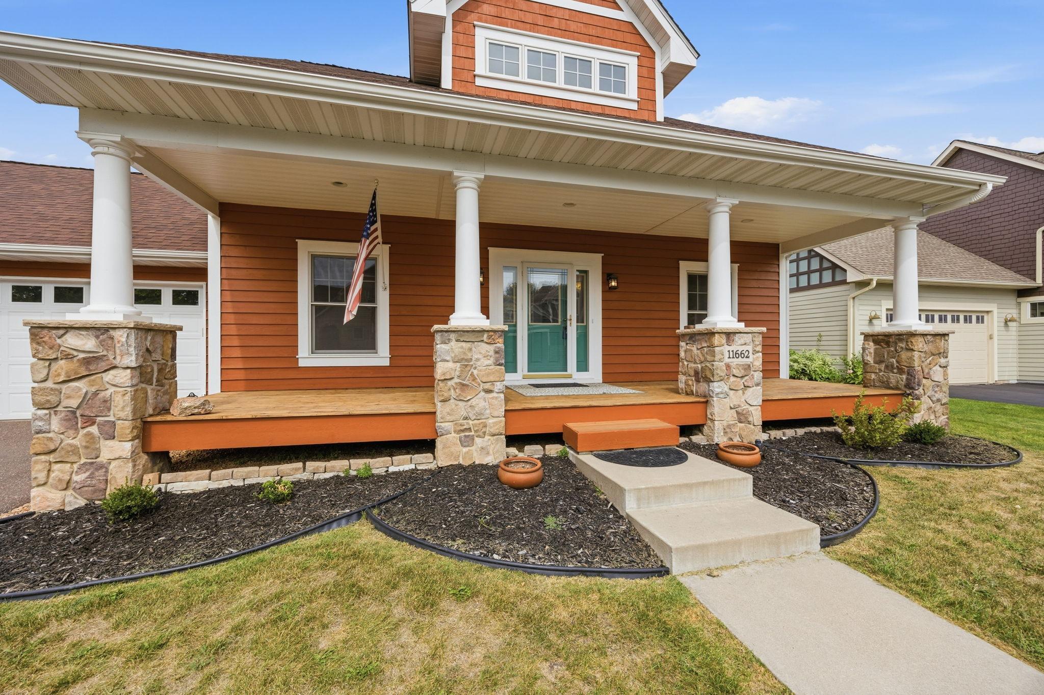 11662 Laketowne View Property Photo 4
