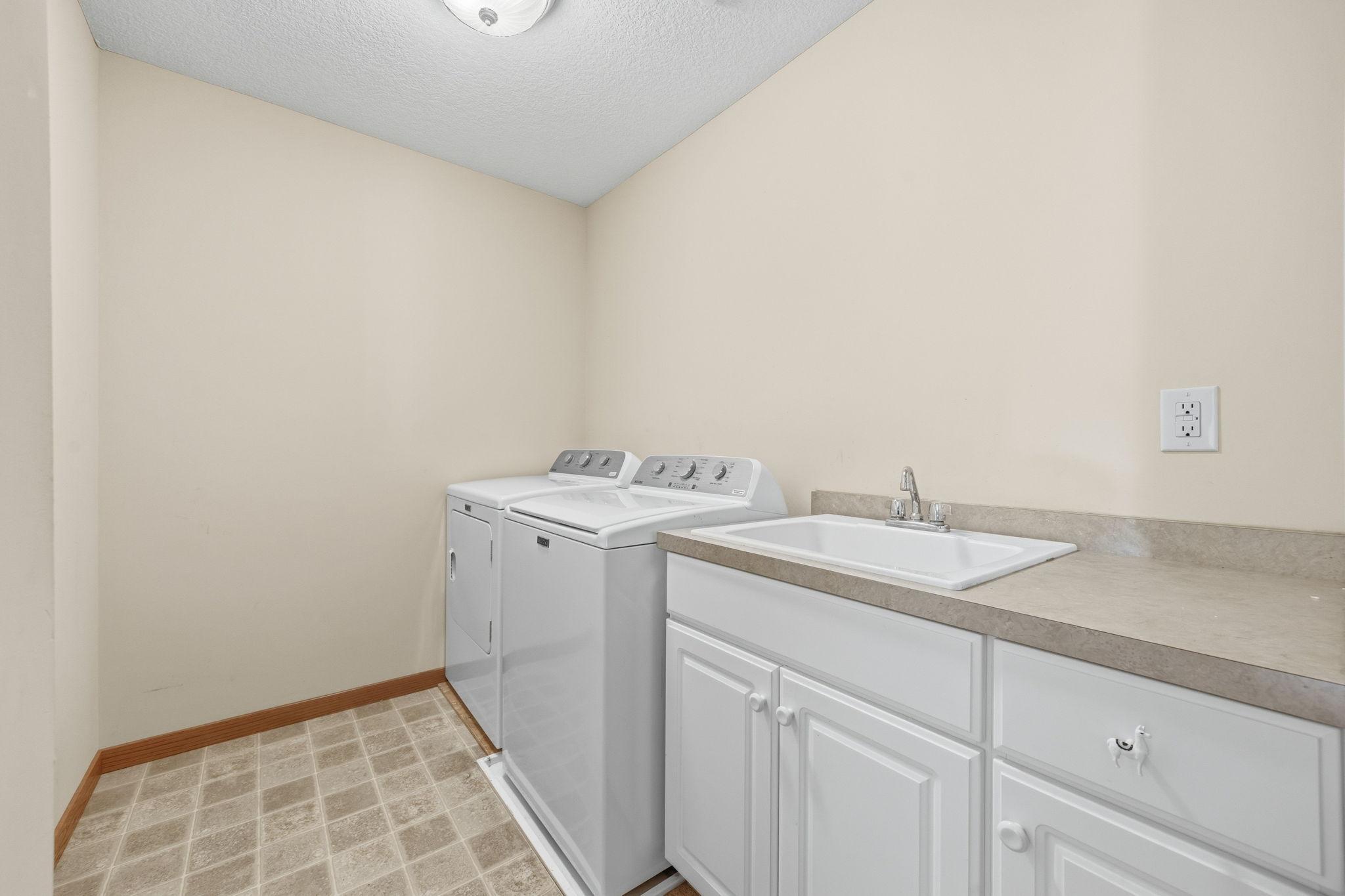 11662 Laketowne View Property Photo 28