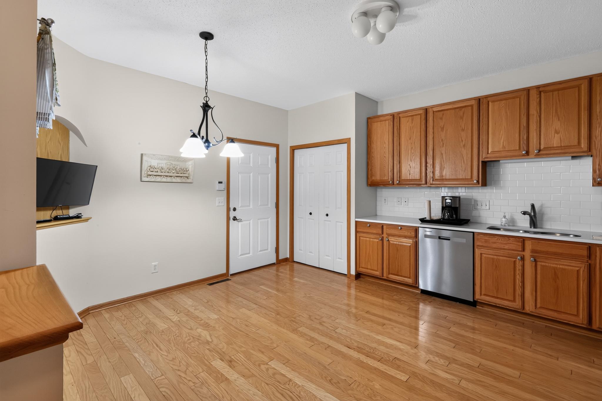 2703 Village Drive Property Photo 9